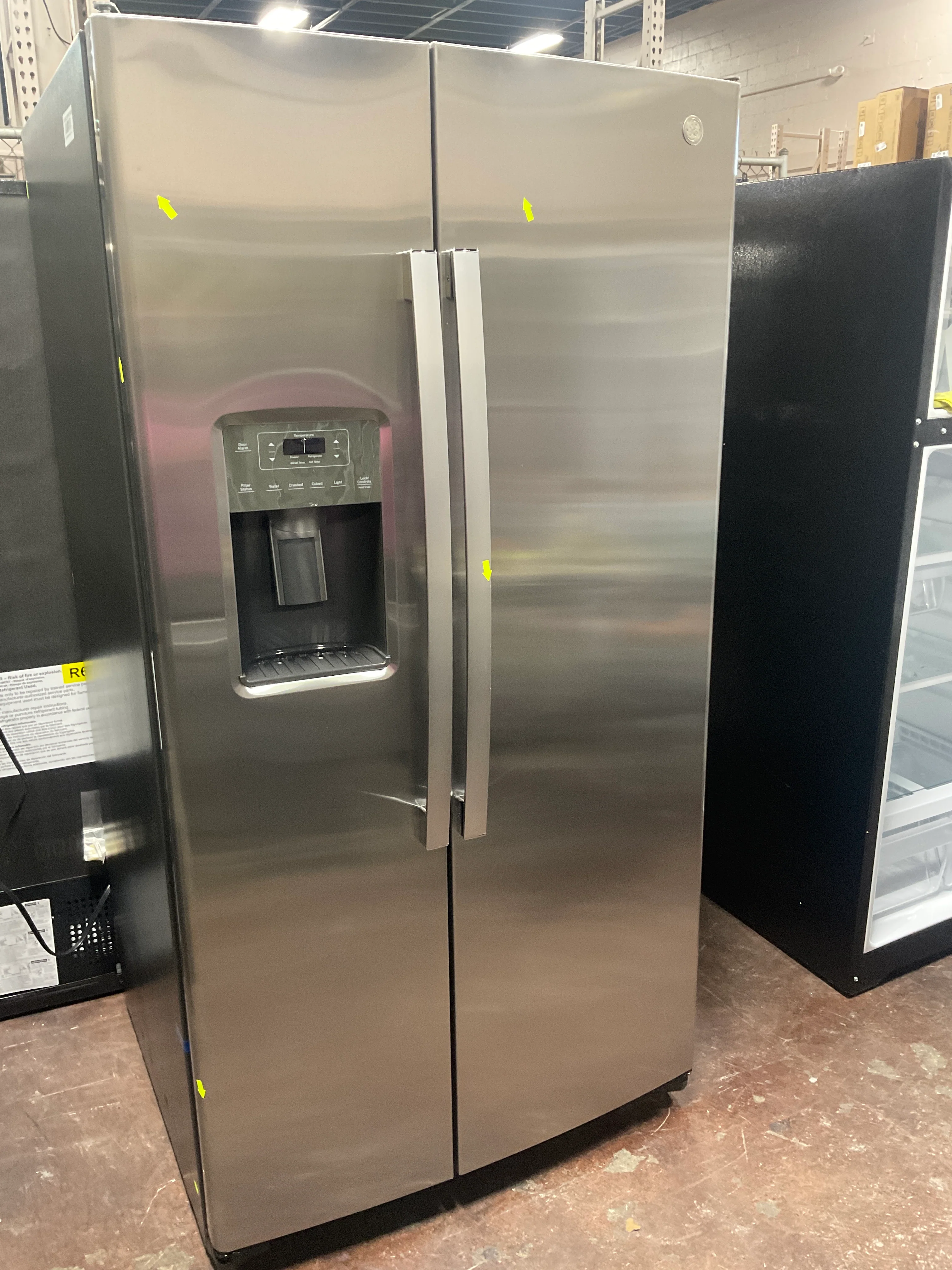 GE 25.3 Cu. Ft. Side-By-Side Refrigerator - Image 37