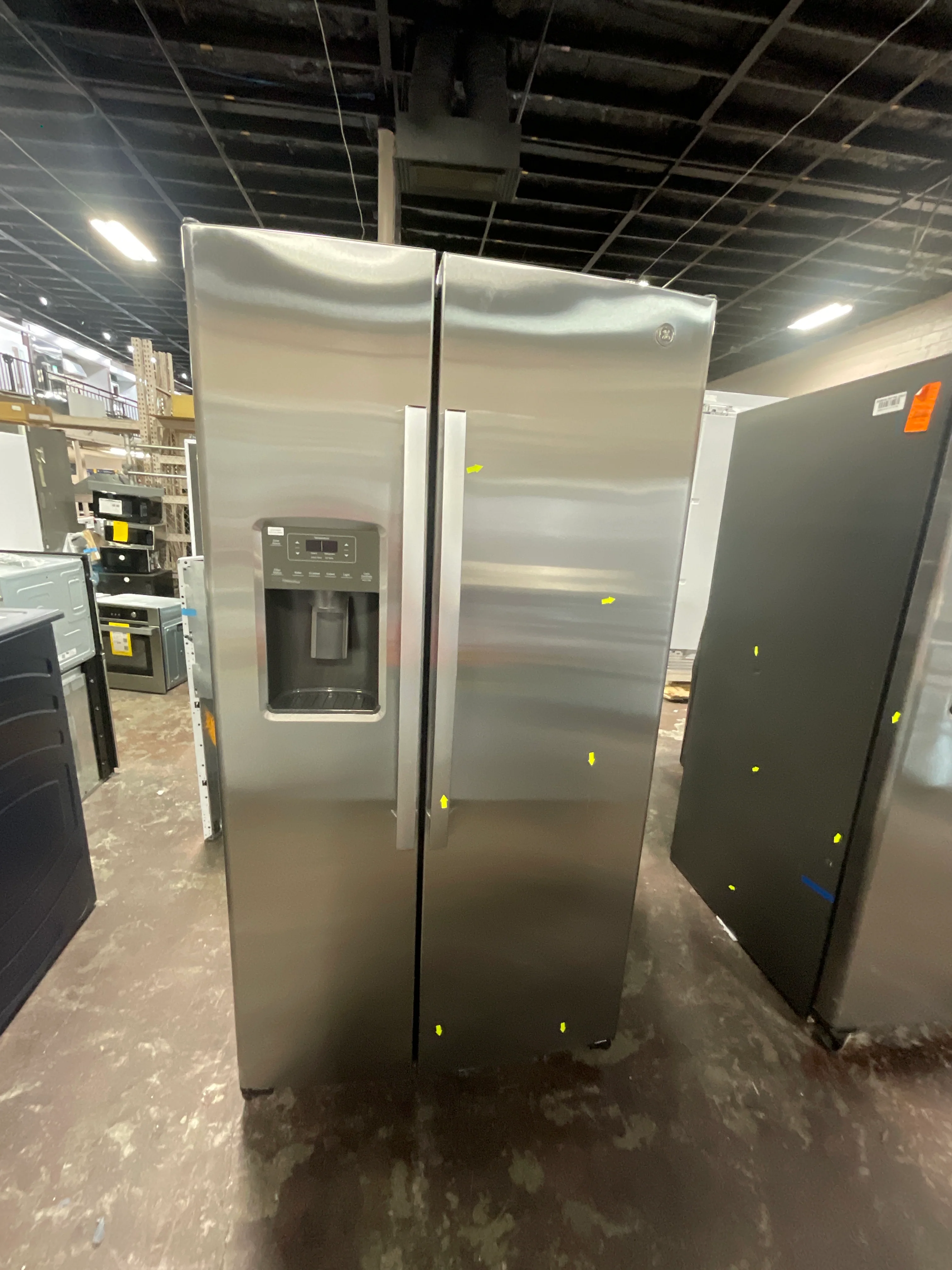 GE 25.3 Cu. Ft. Side-By-Side Refrigerator - Image 38