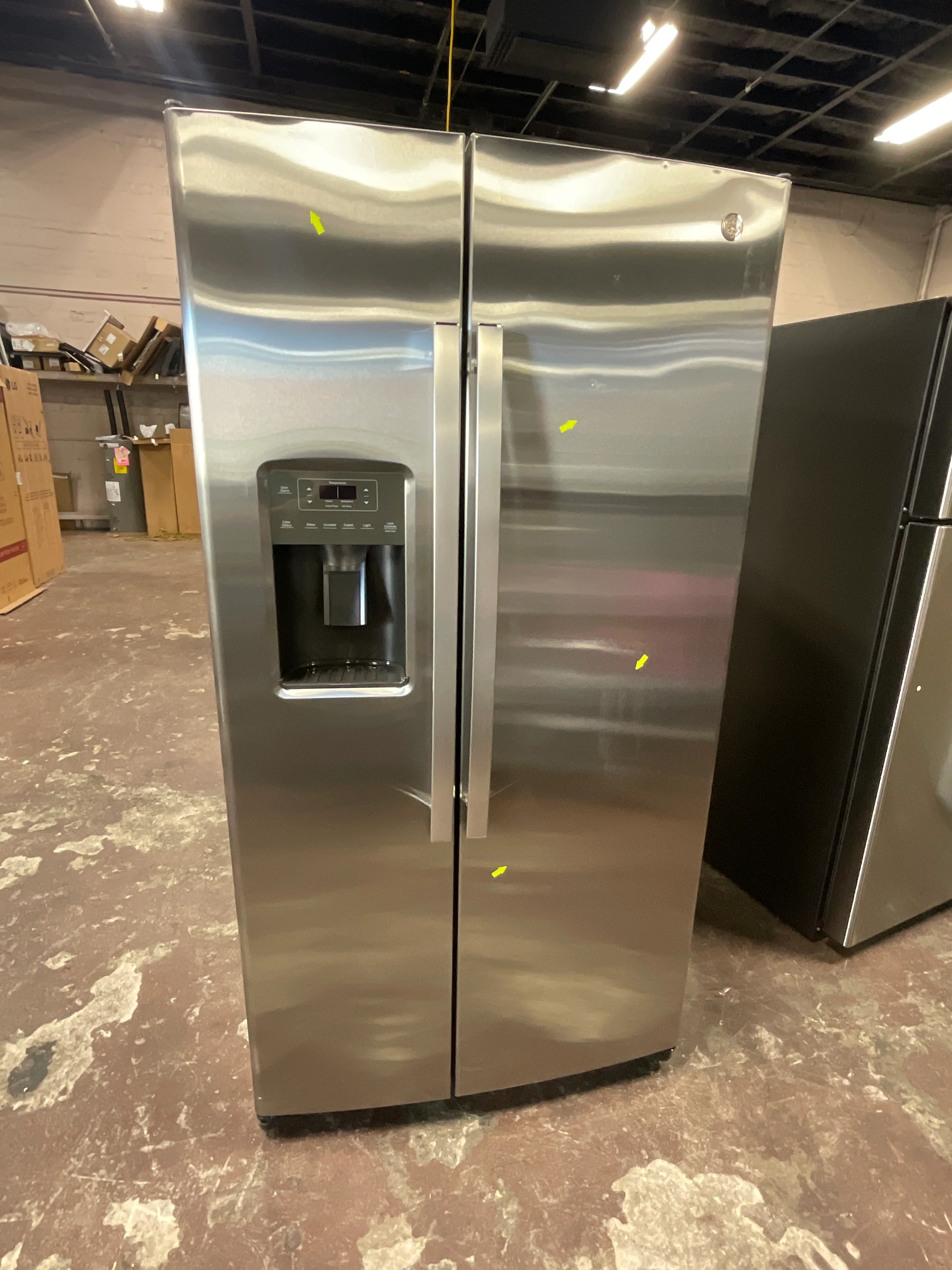 GE 25.3 Cu. Ft. Side-By-Side Refrigerator - Image 39