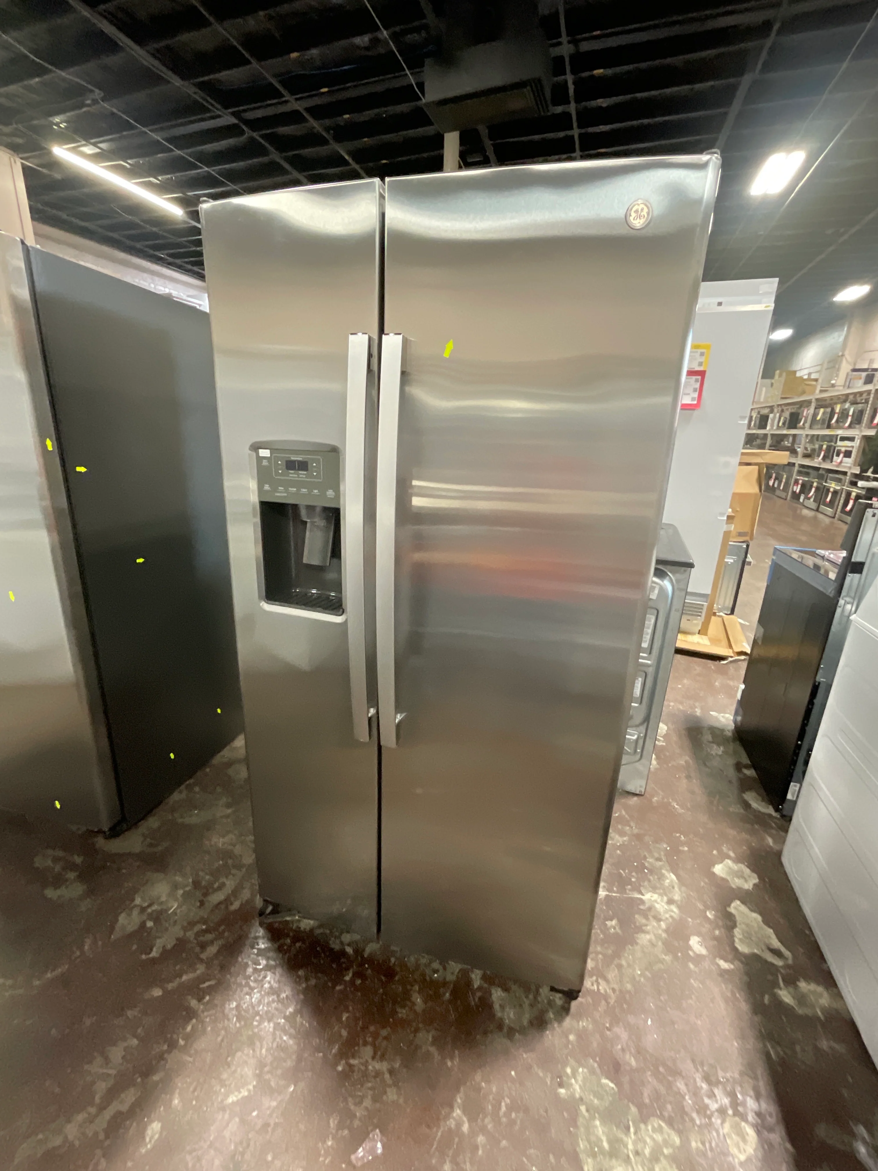 GE 25.3 Cu. Ft. Side-By-Side Refrigerator - Image 40