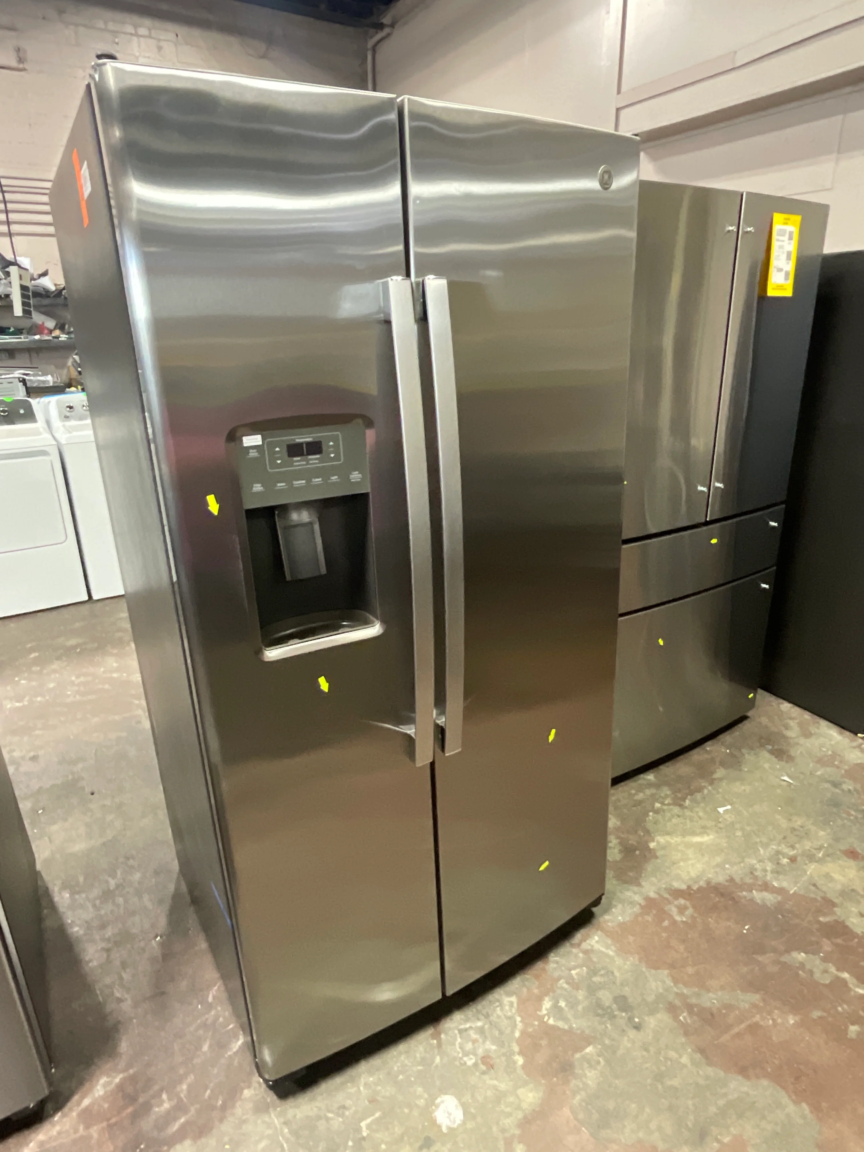 GE 25.3 Cu. Ft. Side-By-Side Refrigerator - Image 43