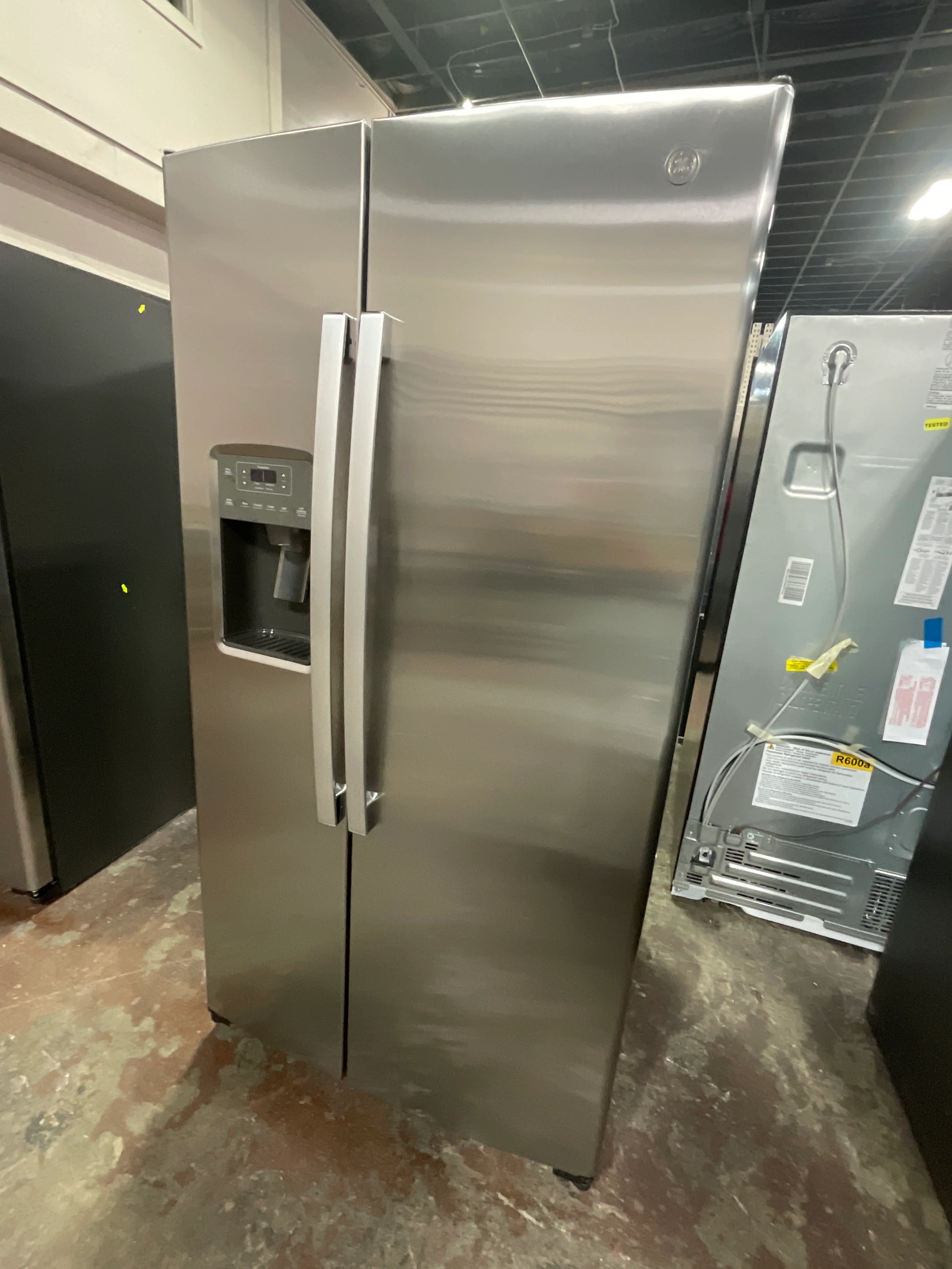GE 25.3 Cu. Ft. Side-By-Side Refrigerator - Image 44