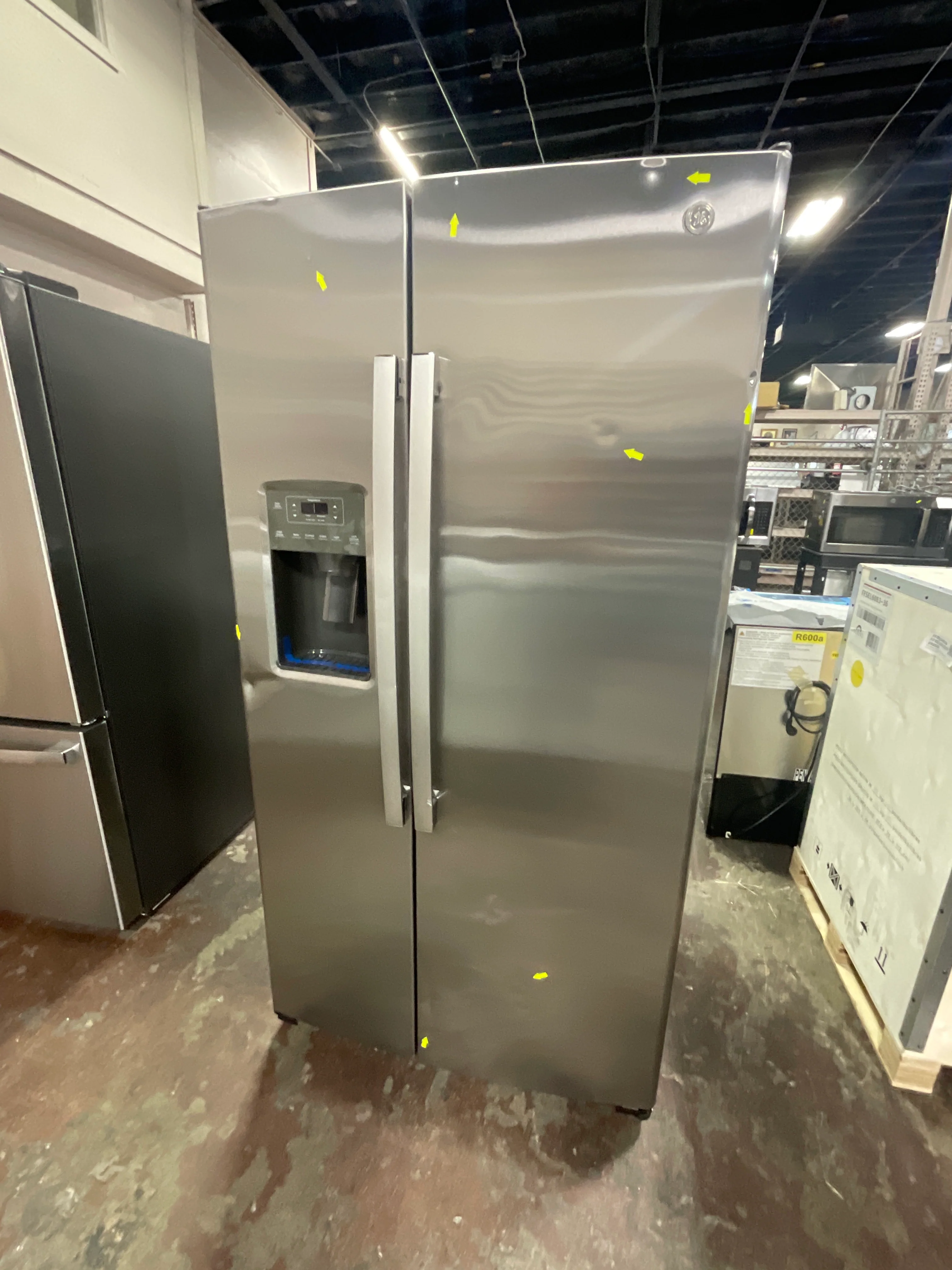 GE 25.3 Cu. Ft. Side-By-Side Refrigerator - Image 6