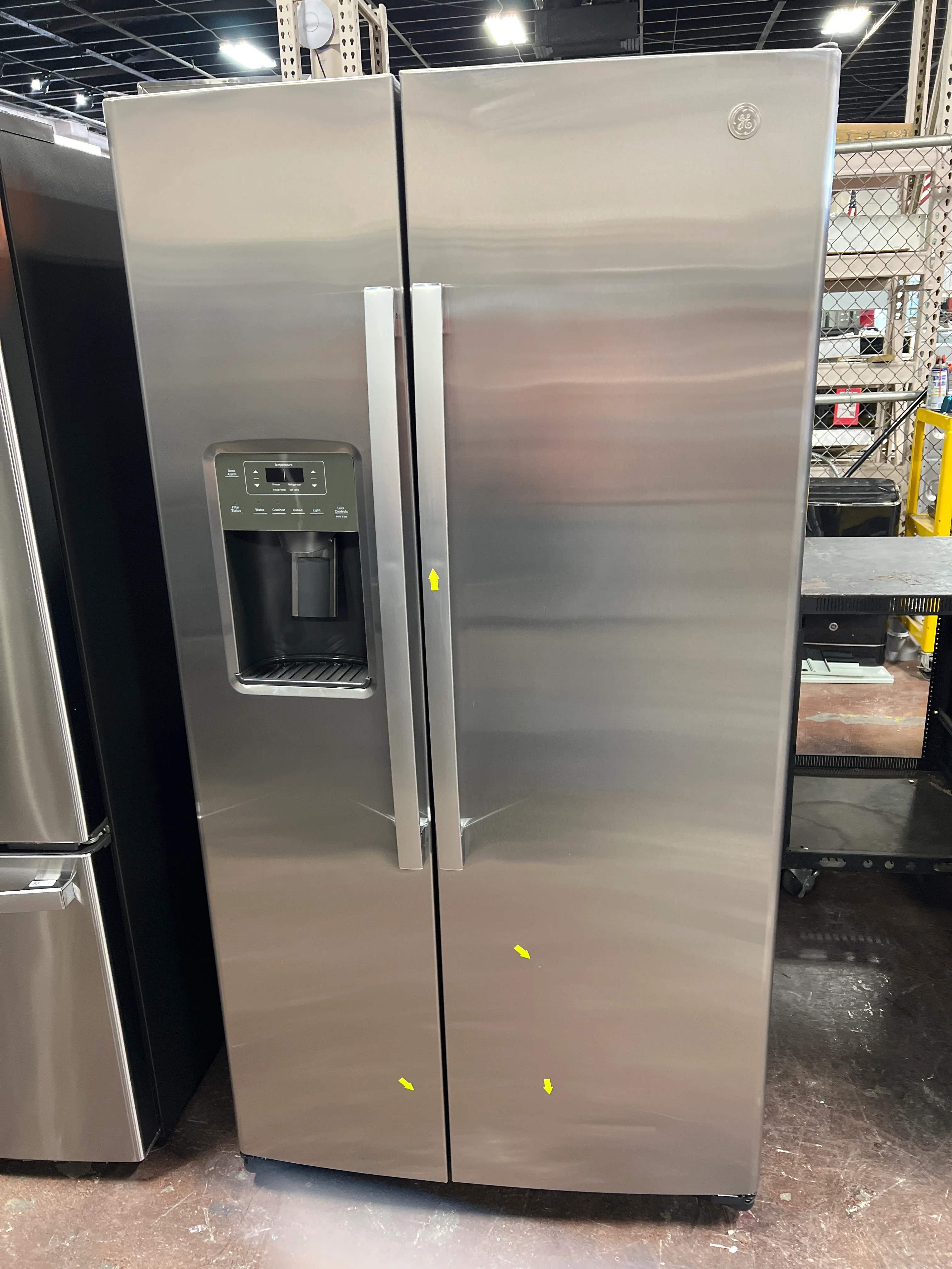 GE 25.3 Cu. Ft. Side-By-Side Refrigerator - Image 7