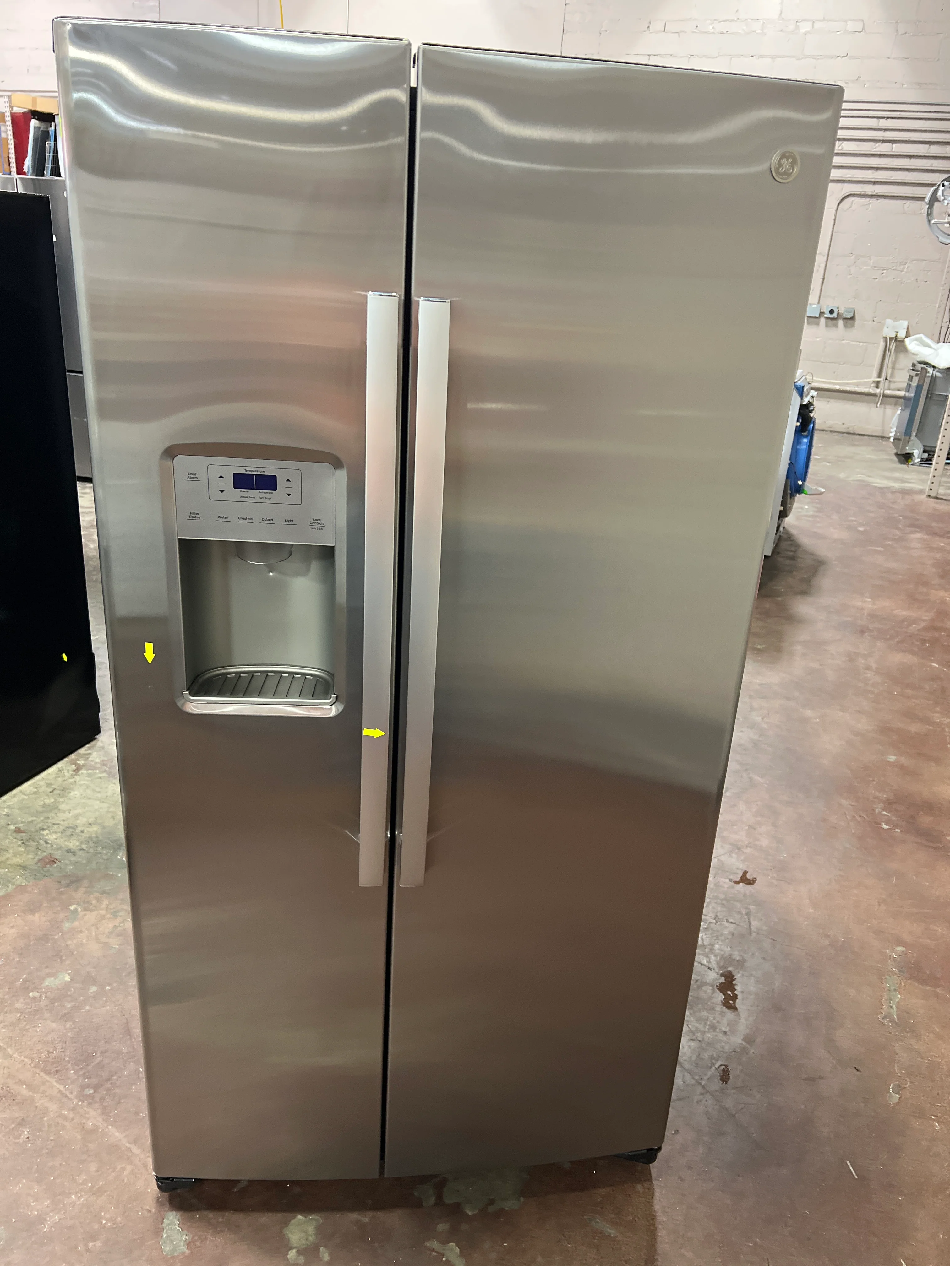 GE 25.1 Cu. Ft. Fingerprint Resistant Side-By-Side Refrigerator - Image 10