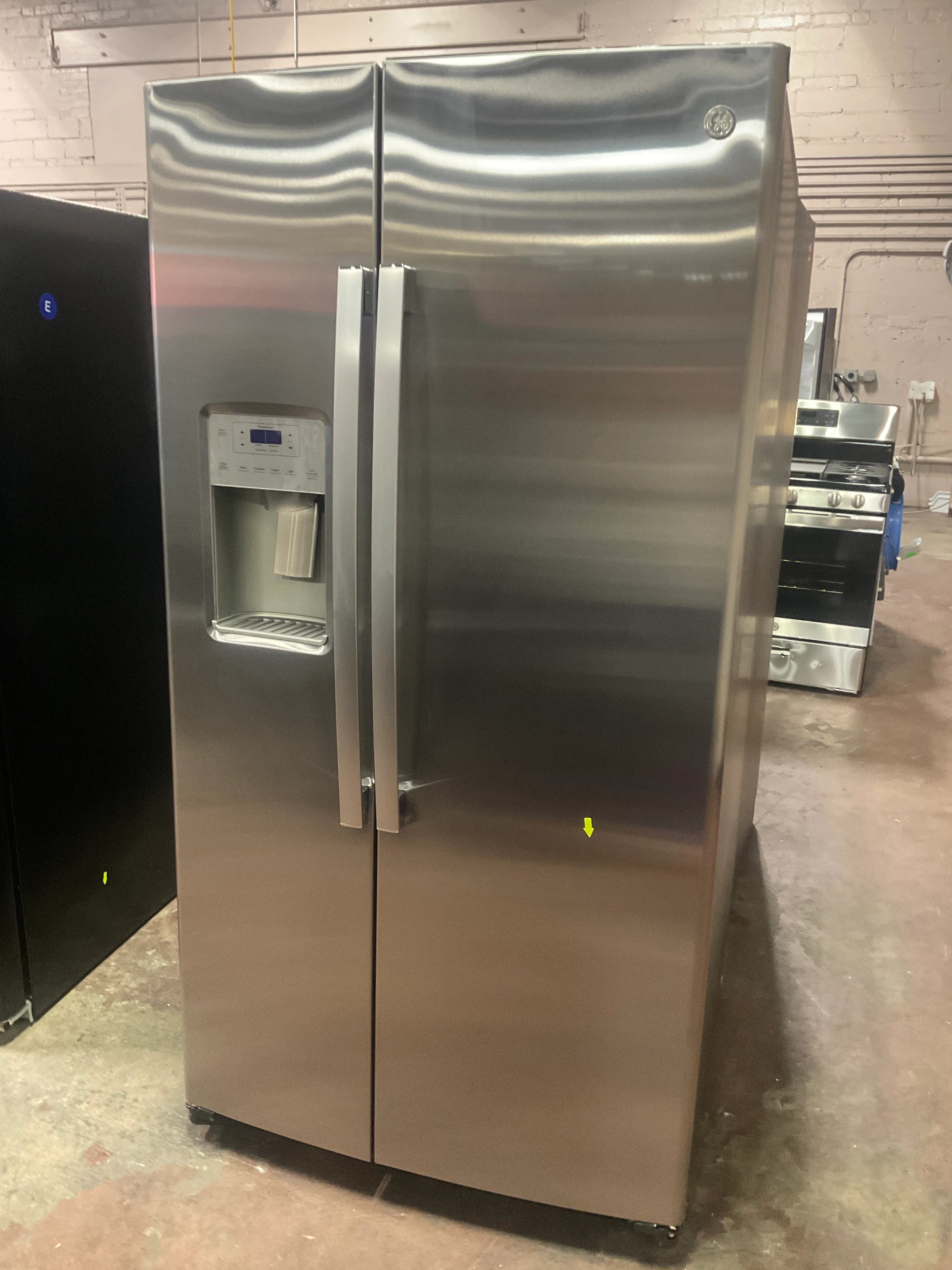GE 25.1 Cu. Ft. Fingerprint Resistant Side-By-Side Refrigerator - Image 12