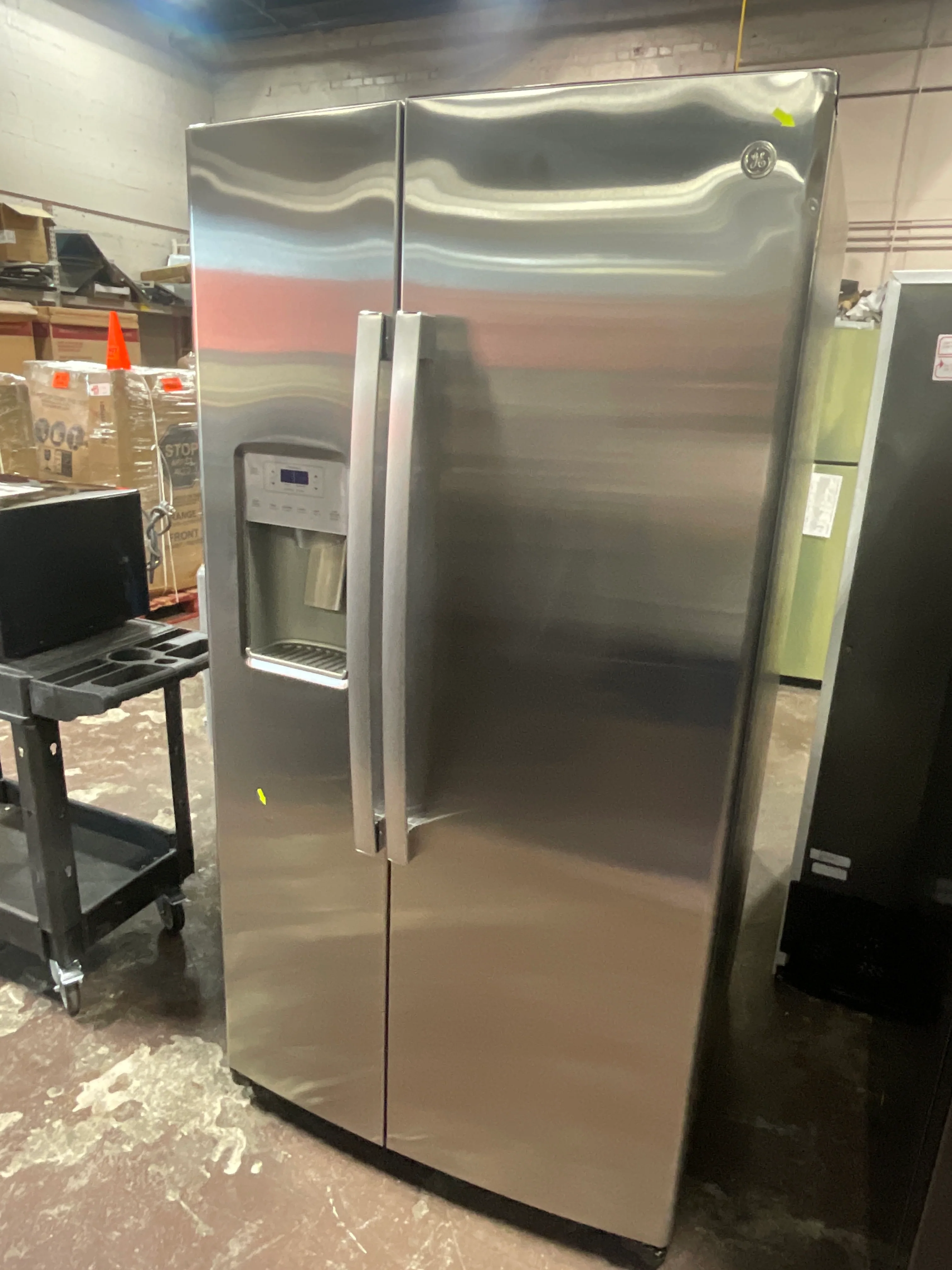 GE 25.1 Cu. Ft. Fingerprint Resistant Side-By-Side Refrigerator - Image 13