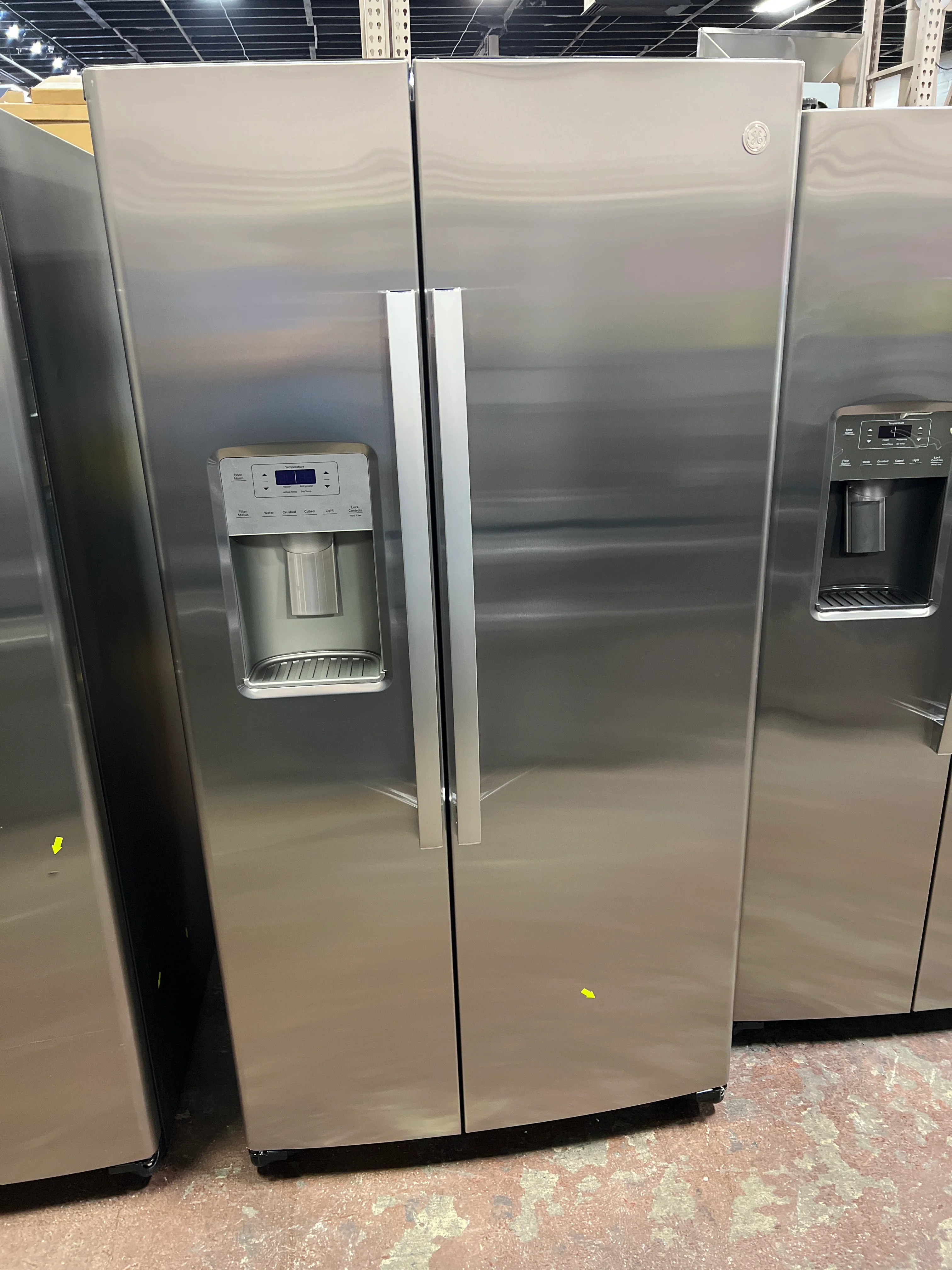 GE 25.1 Cu. Ft. Fingerprint Resistant Side-By-Side Refrigerator - Image 18