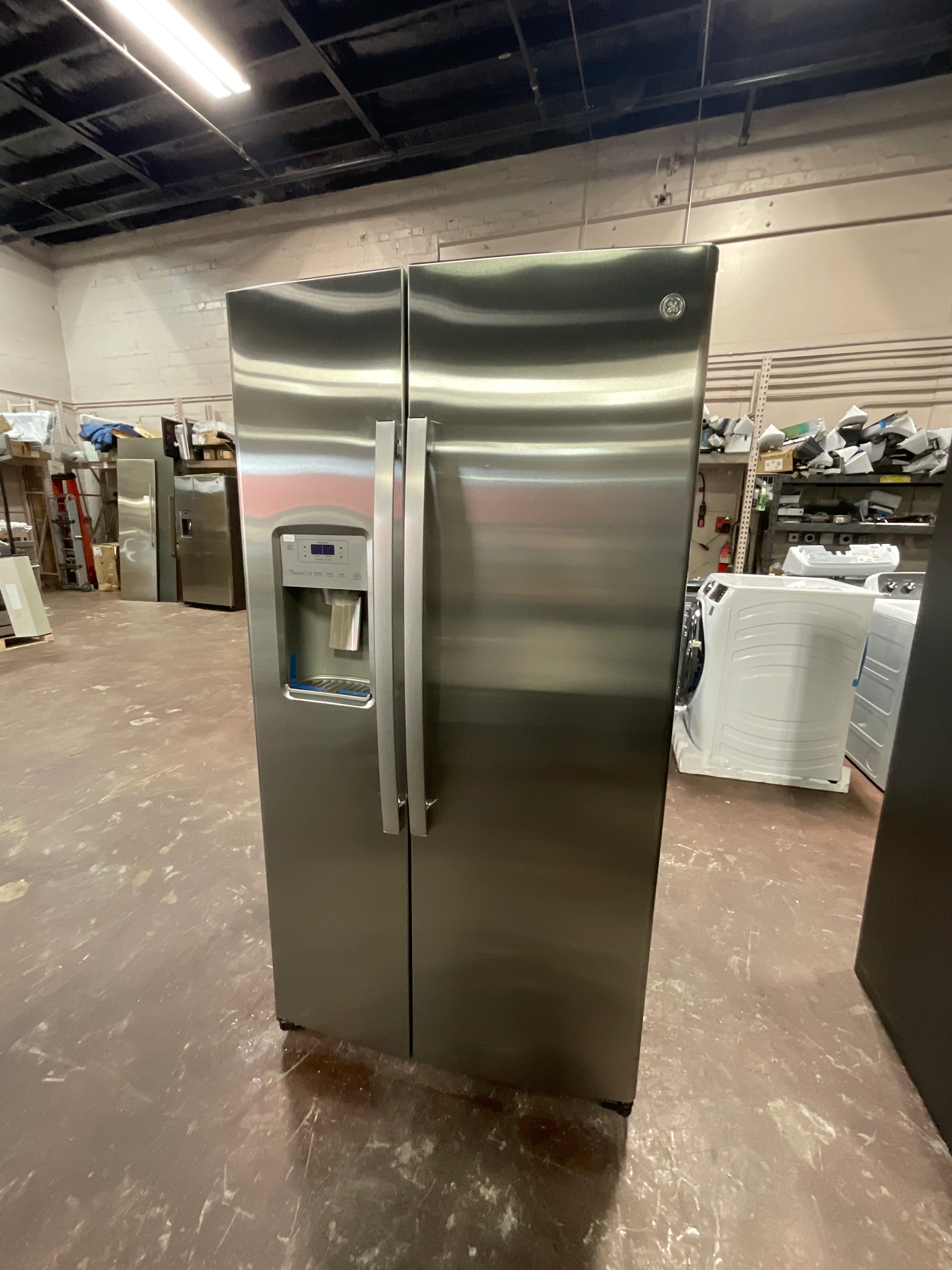 GE 25.1 Cu. Ft. Fingerprint Resistant Side-By-Side Refrigerator - Image 20