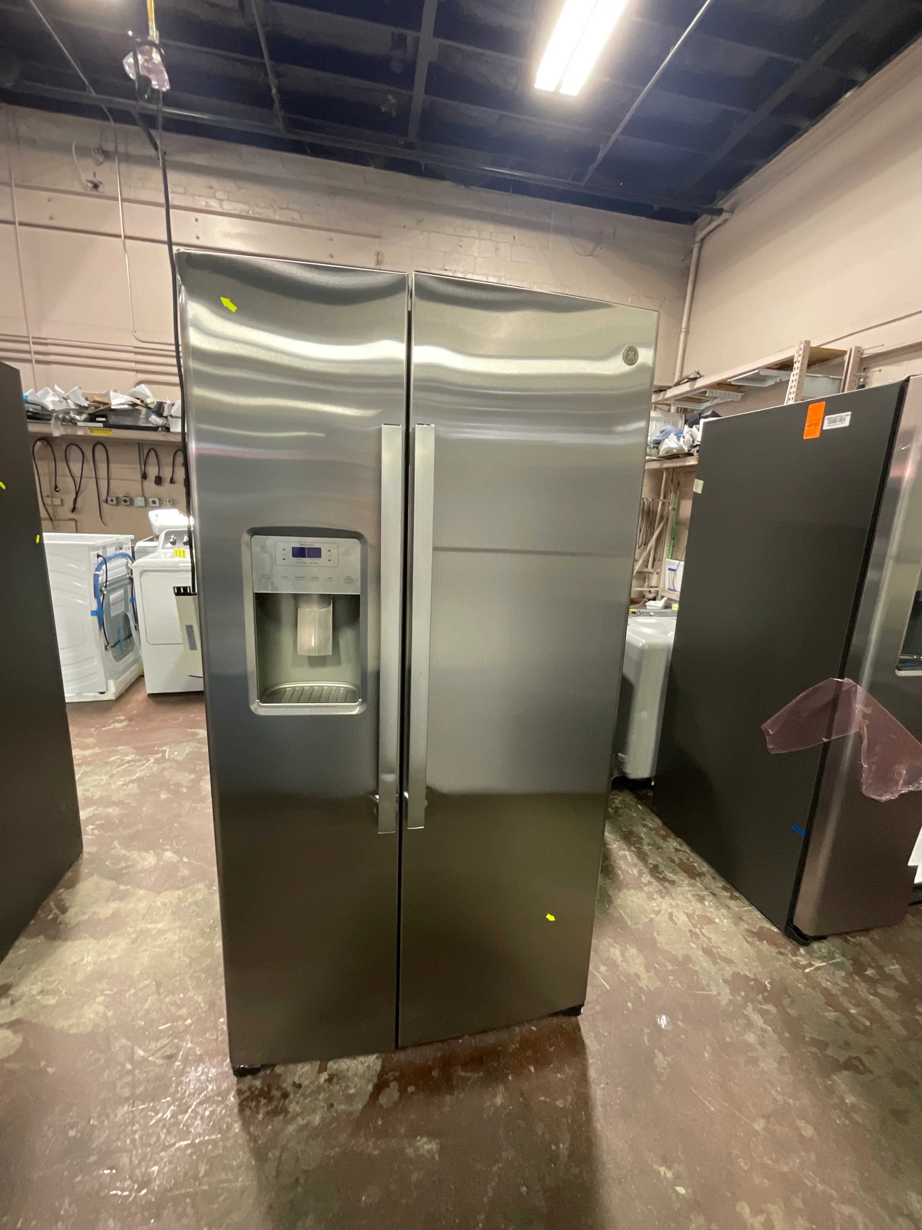 GE 25.1 Cu. Ft. Fingerprint Resistant Side-By-Side Refrigerator - Image 21