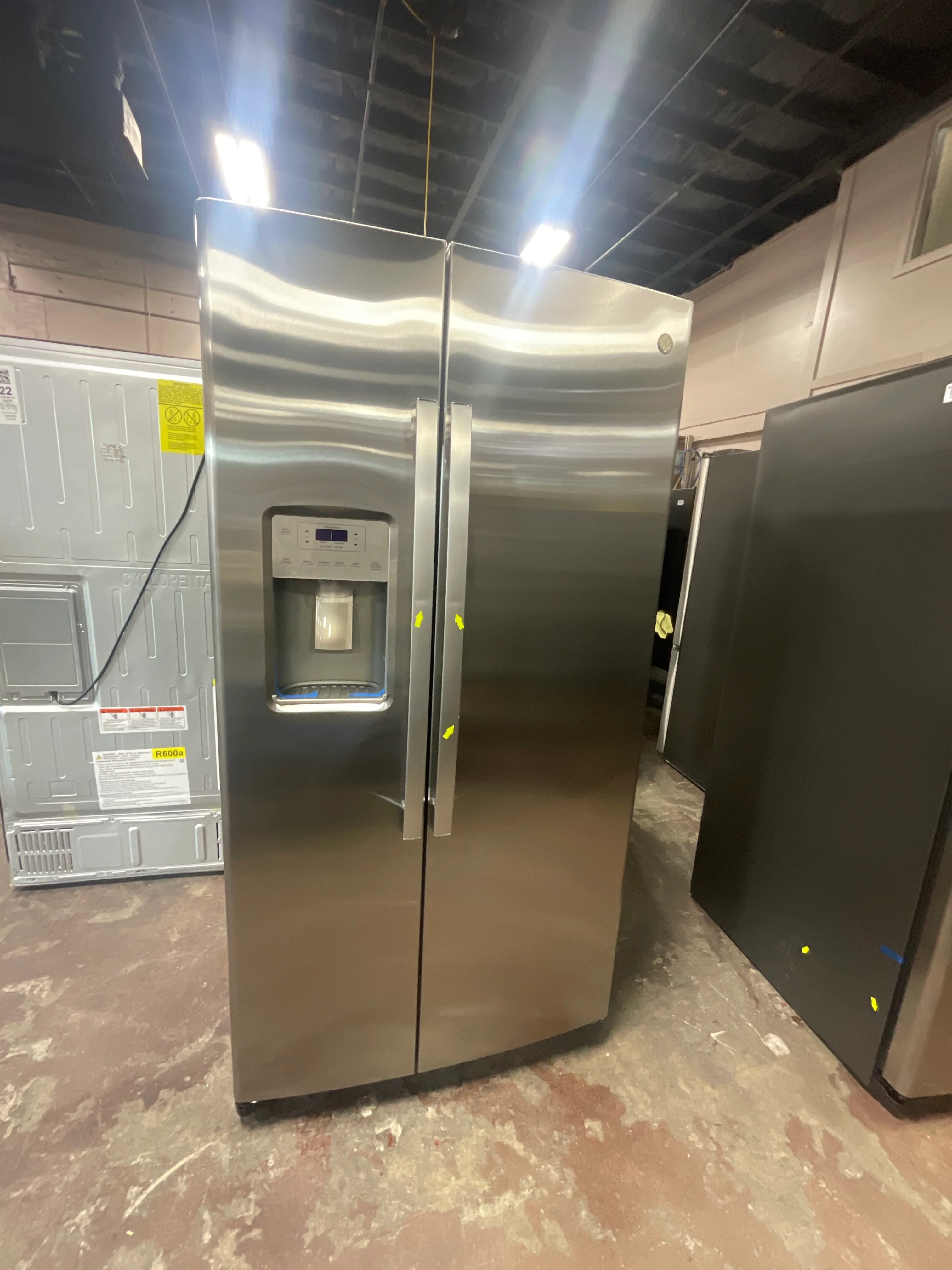 GE 25.1 Cu. Ft. Fingerprint Resistant Side-By-Side Refrigerator - Image 6