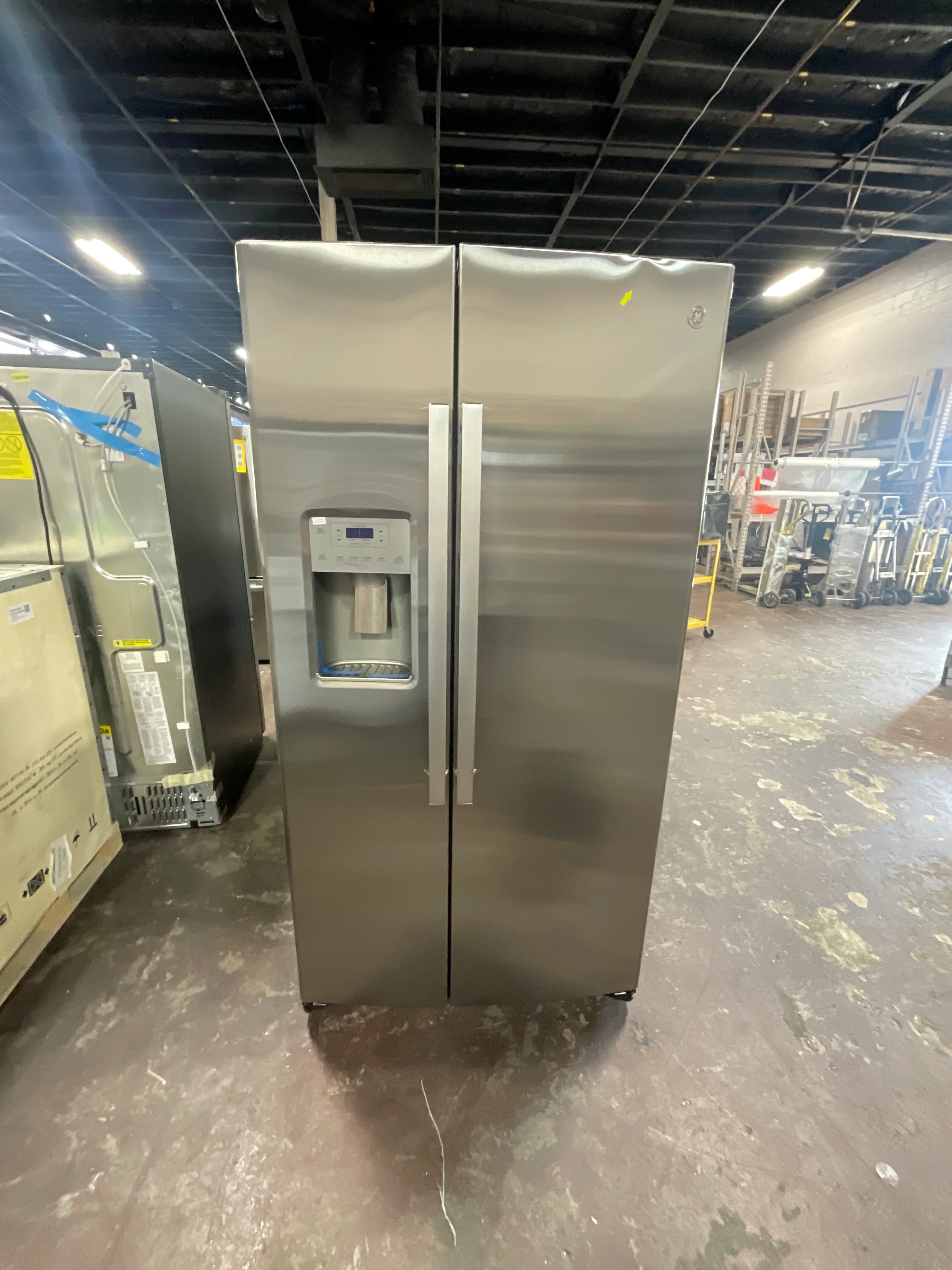 GE 25.1 Cu. Ft. Fingerprint Resistant Side-By-Side Refrigerator - Image 7