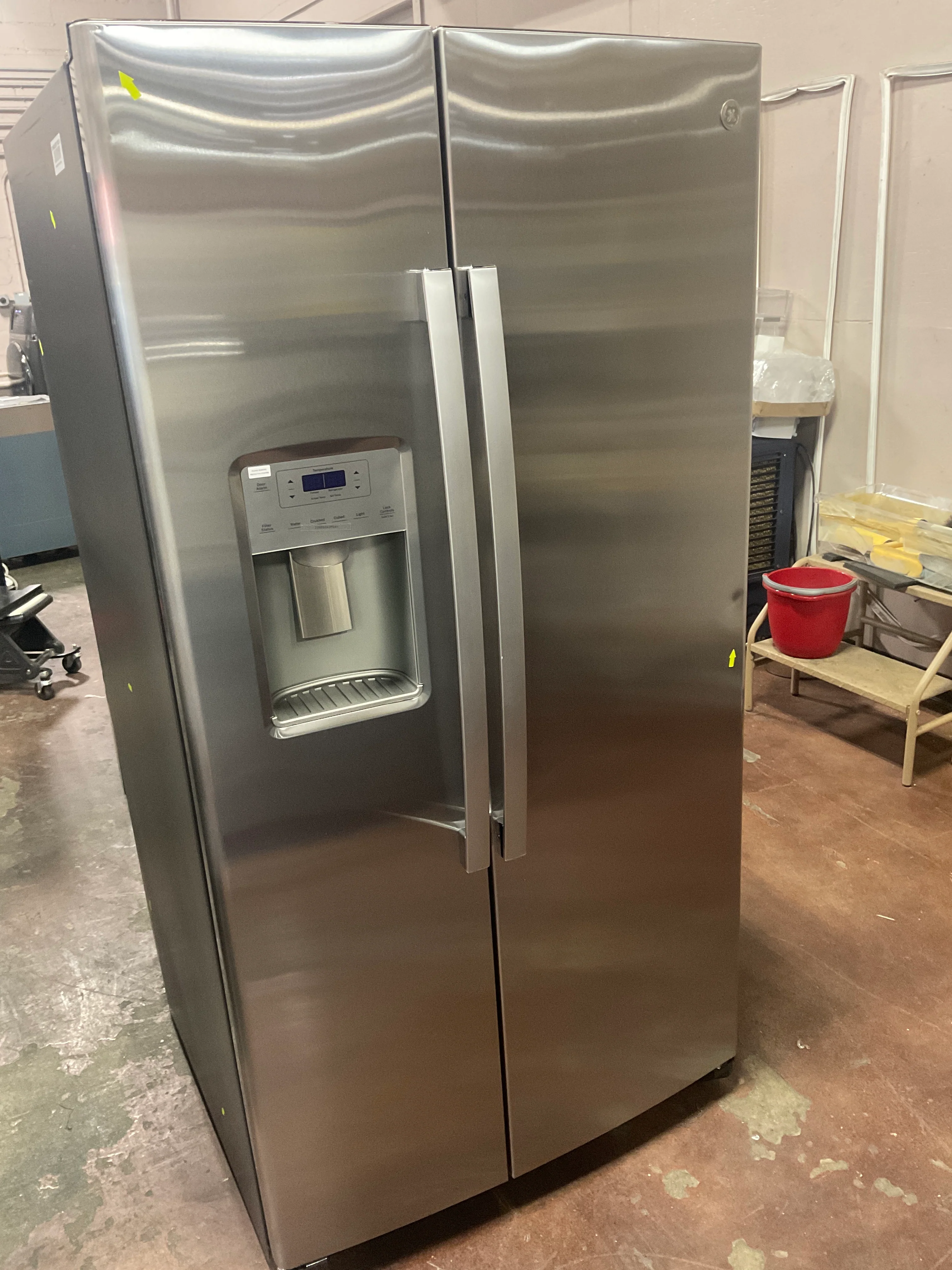 GE 25.1 Cu. Ft. Fingerprint Resistant Side-By-Side Refrigerator - Image 8