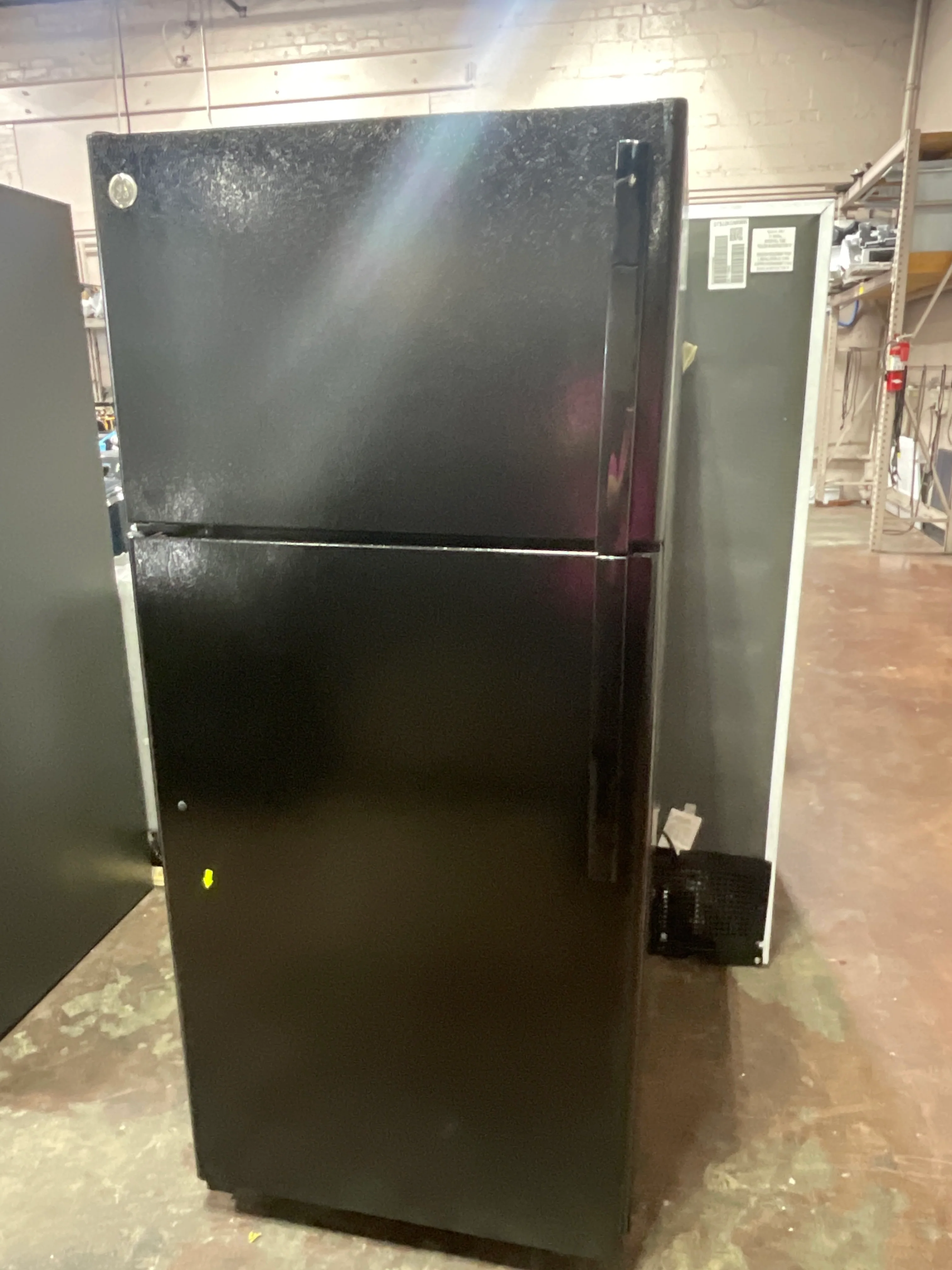 GE GE® ENERGY STAR® 16.6 Cu. Ft. Top-Freezer Refrigerator - Image 7