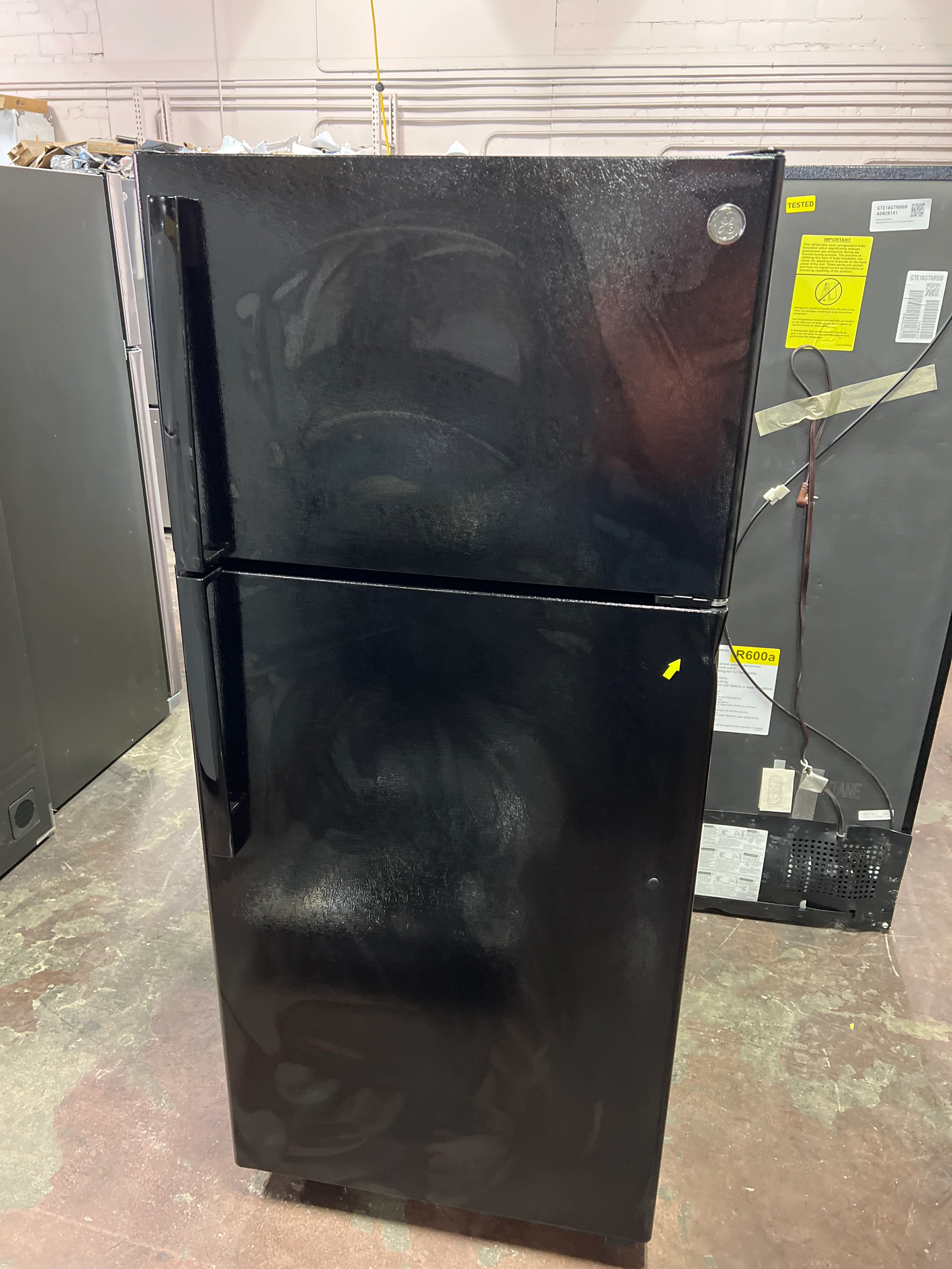 GE GE® ENERGY STAR® 16.6 Cu. Ft. Top-Freezer Refrigerator - Image 8