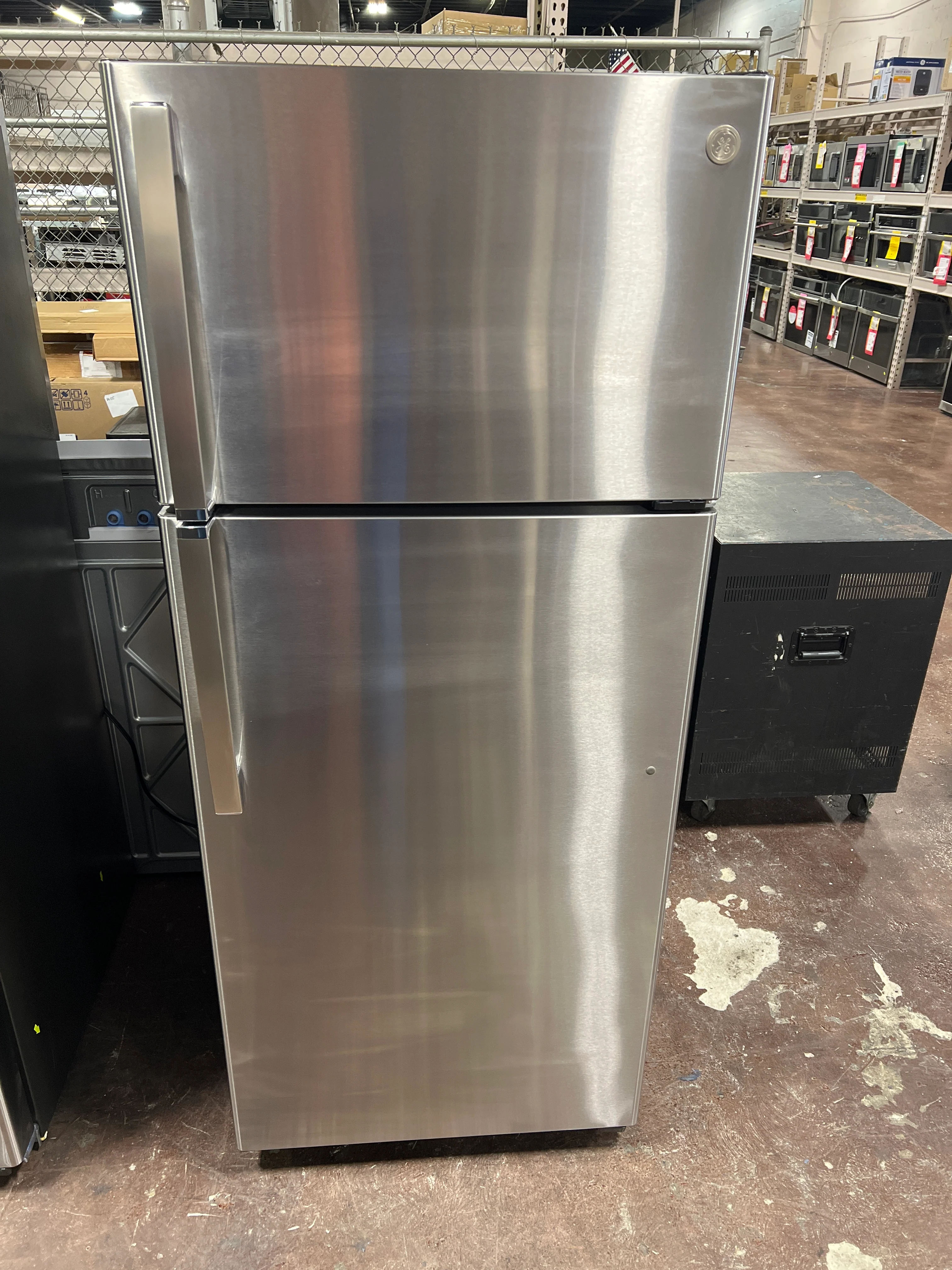 GE® ENERGY STAR® 17.5 Cu. Ft. Top-Freezer Refrigerator - Image 7