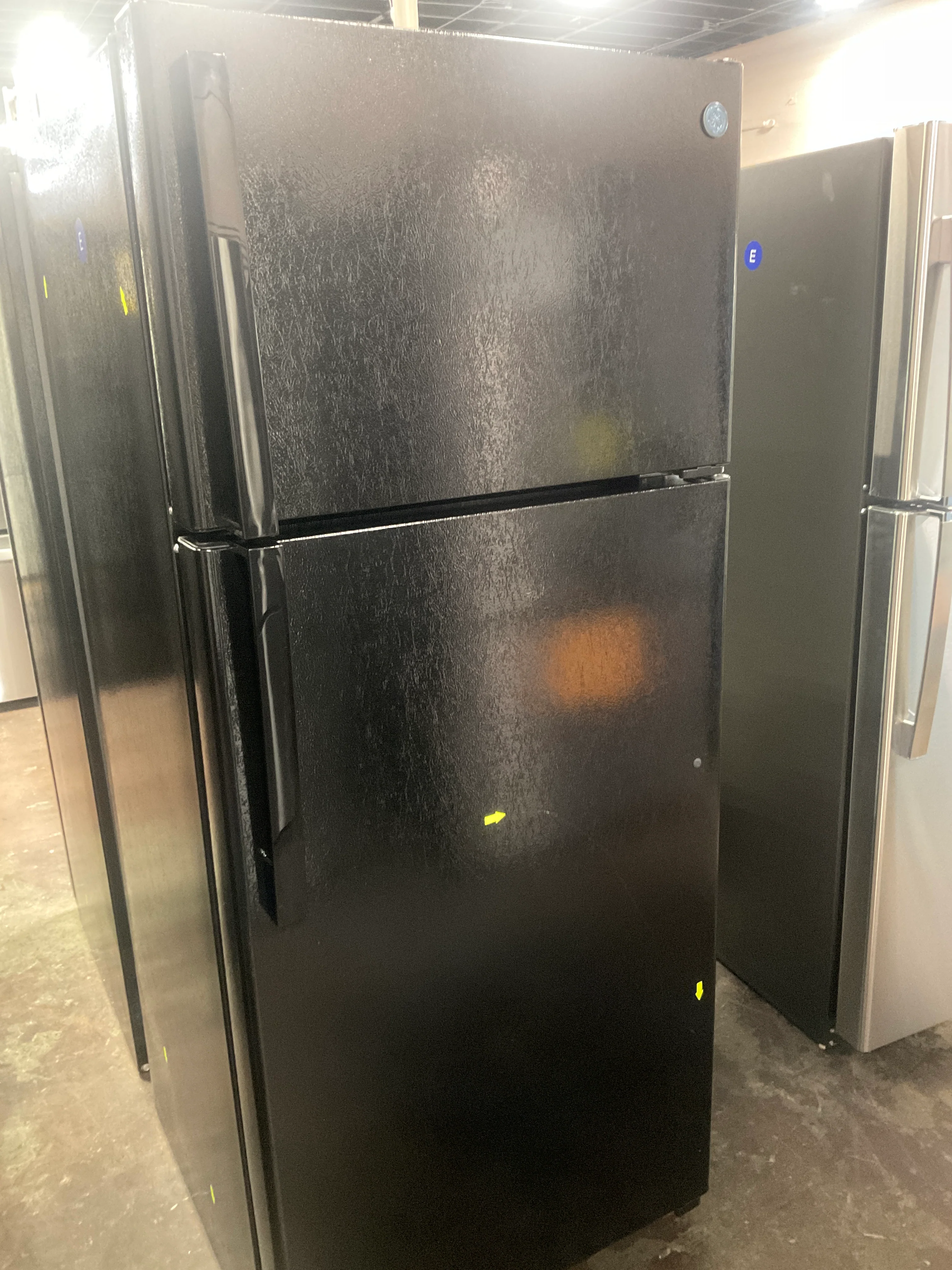 GE GE® ENERGY STAR® 17.5 Cu. Ft. Top-Freezer Refrigerator - Image 4