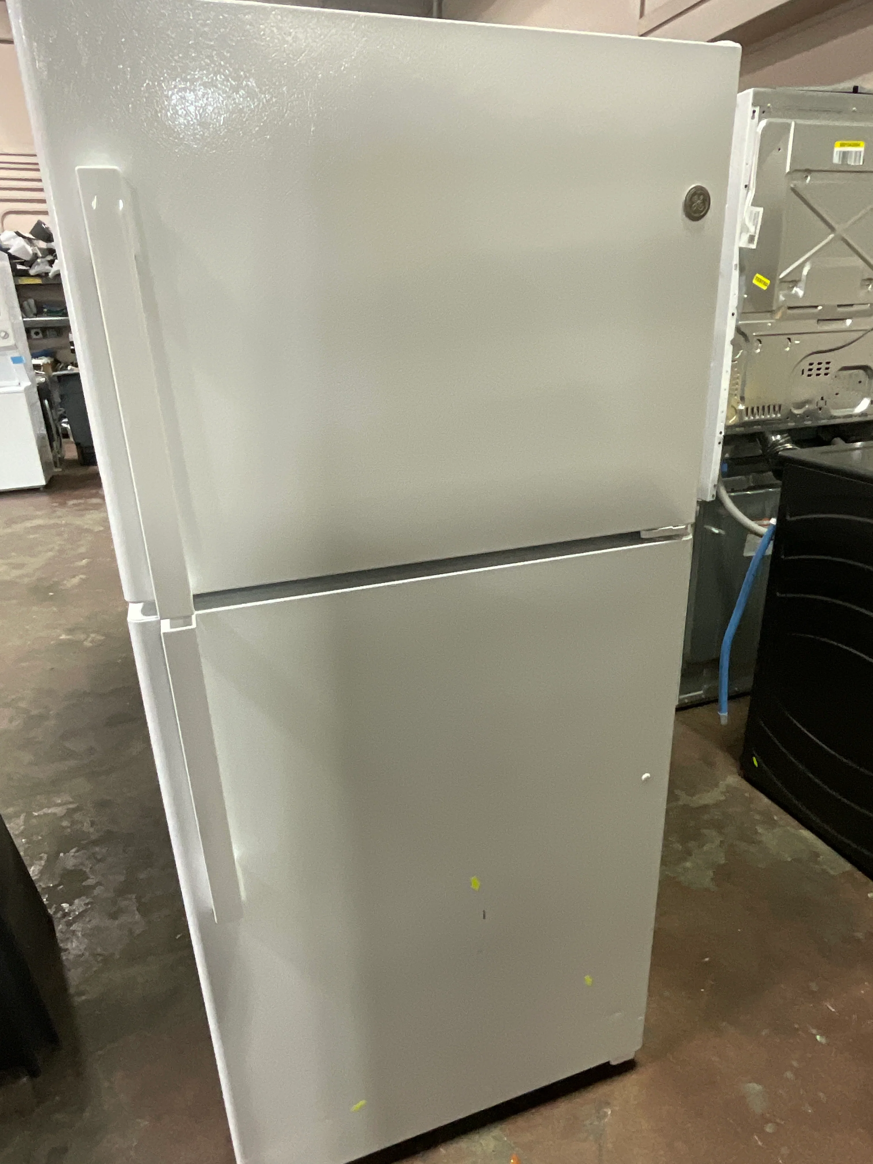 GE GE® ENERGY STAR® 19.2 Cu. Ft. Top-Freezer Refrigerator - Image 6
