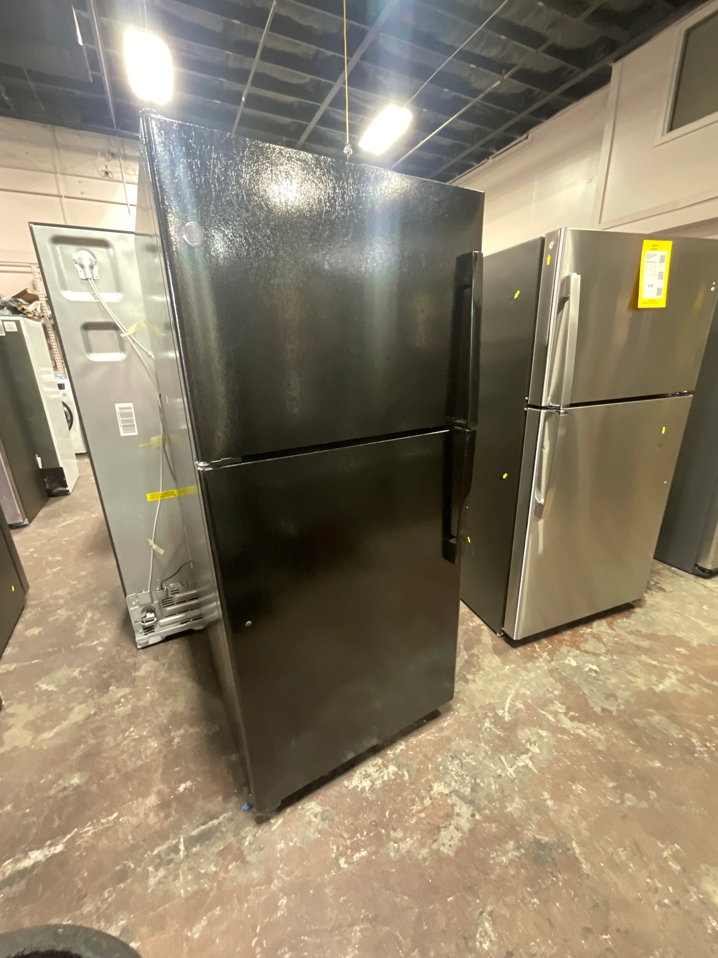 GE GE® ENERGY STAR® 19.2 Cu. Ft. Top-Freezer Refrigerator - Image 6