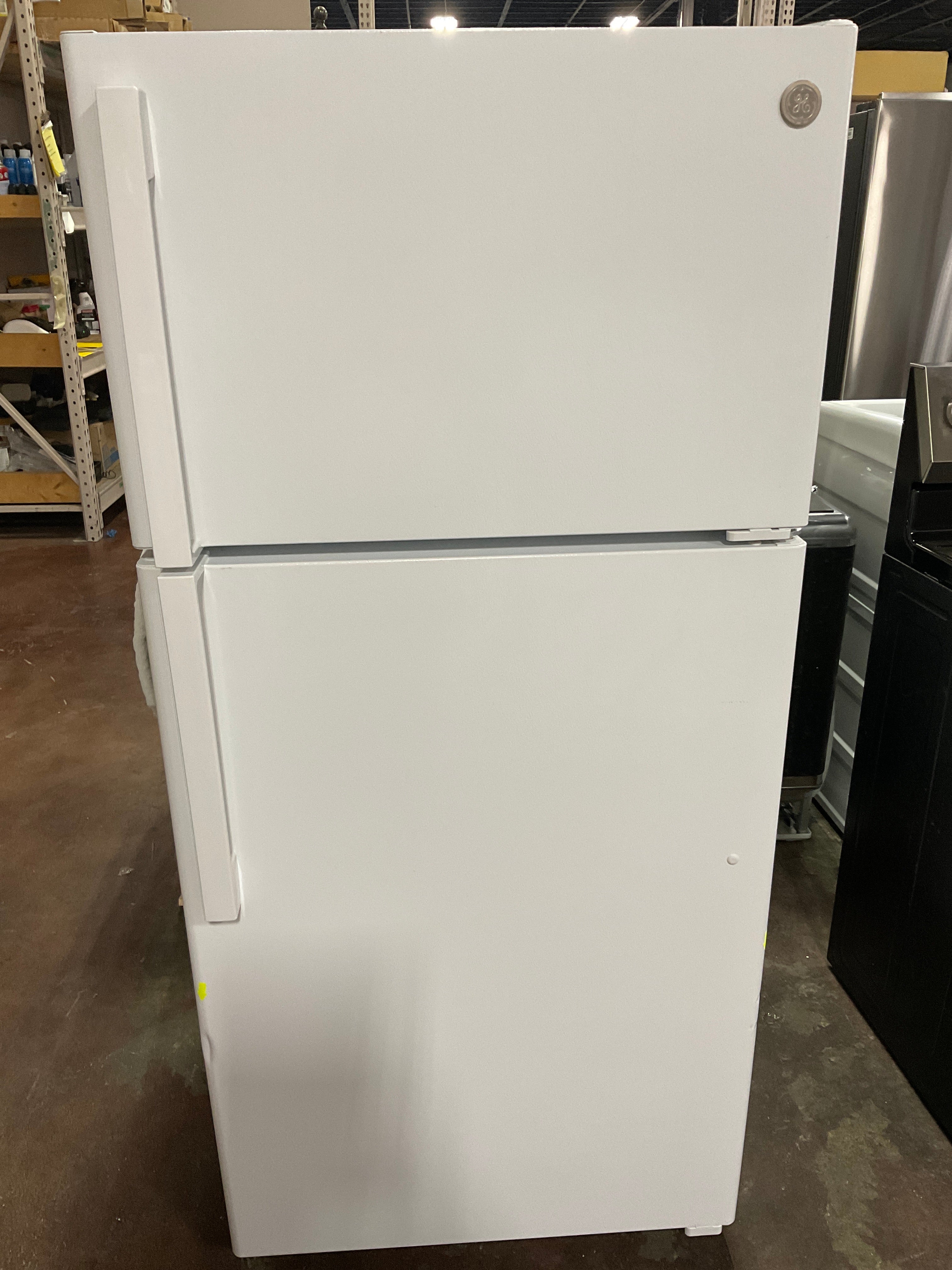 GE GE® 15.6 Cu. Ft. Top-Freezer Refrigerator - Image 6