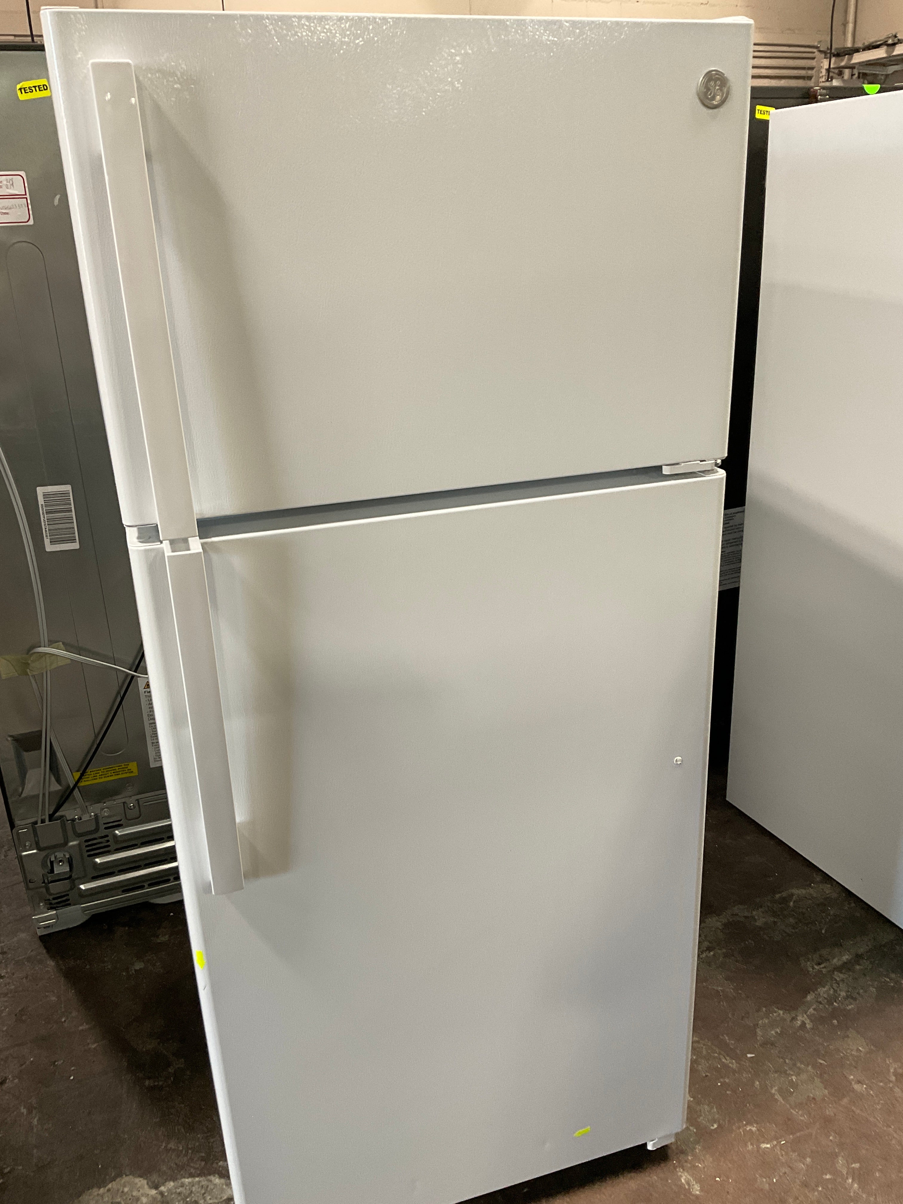 GE GE® 16.6 Cu. Ft. Top-Freezer Refrigerator - Image 11