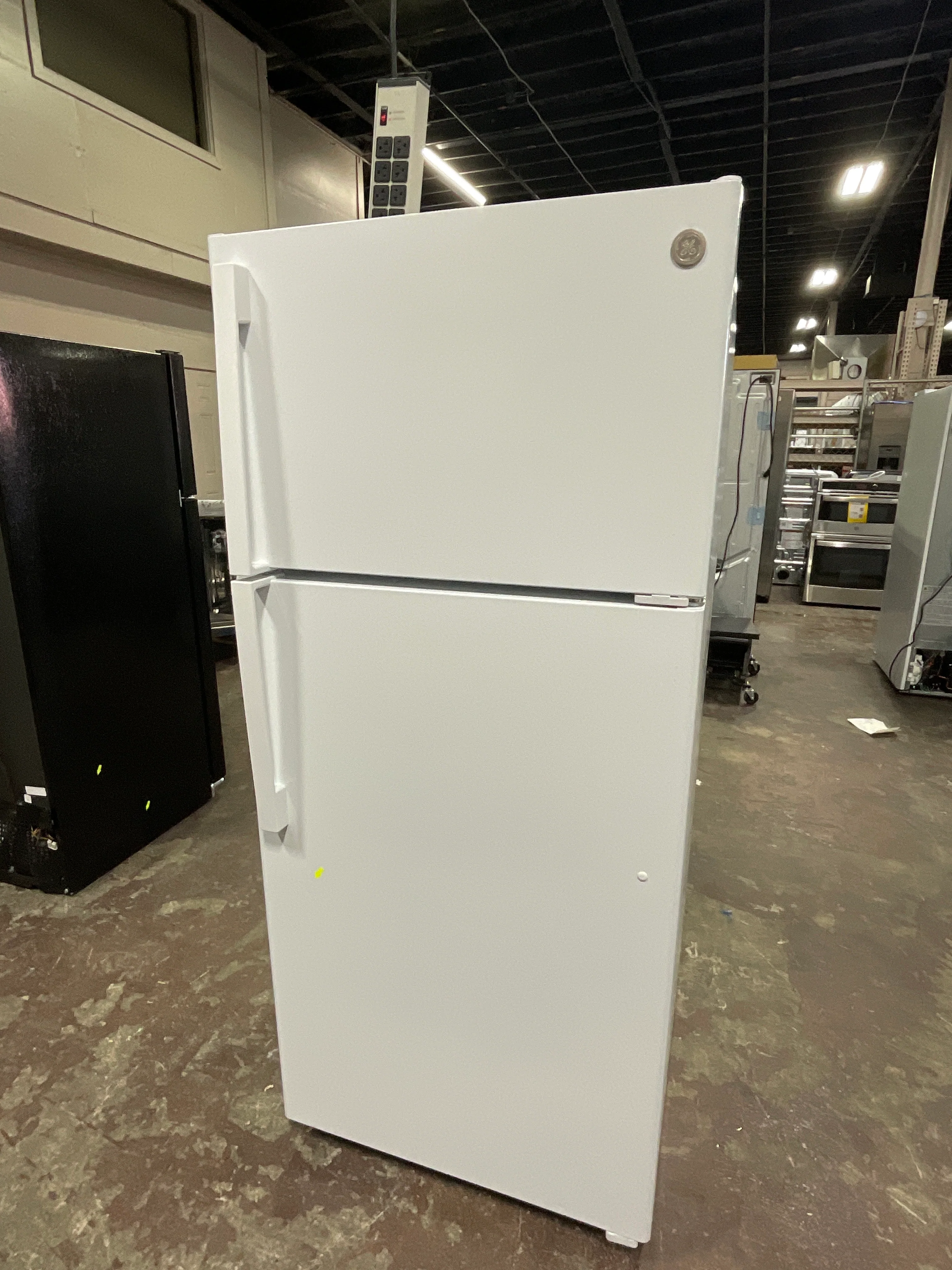 GE GE® 16.6 Cu. Ft. Top-Freezer Refrigerator - Image 6