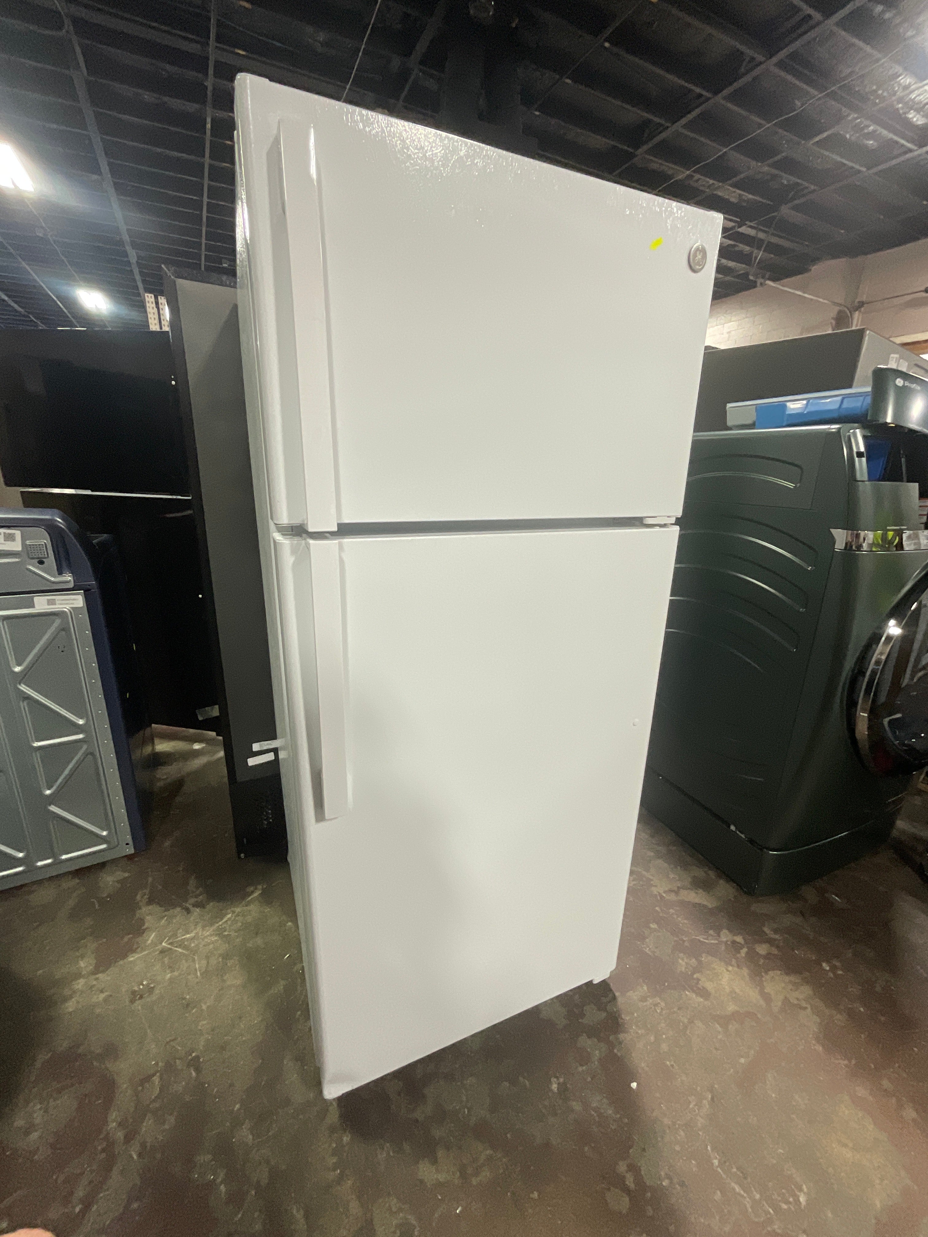 GE GE® 16.6 Cu. Ft. Top-Freezer Refrigerator - Image 7