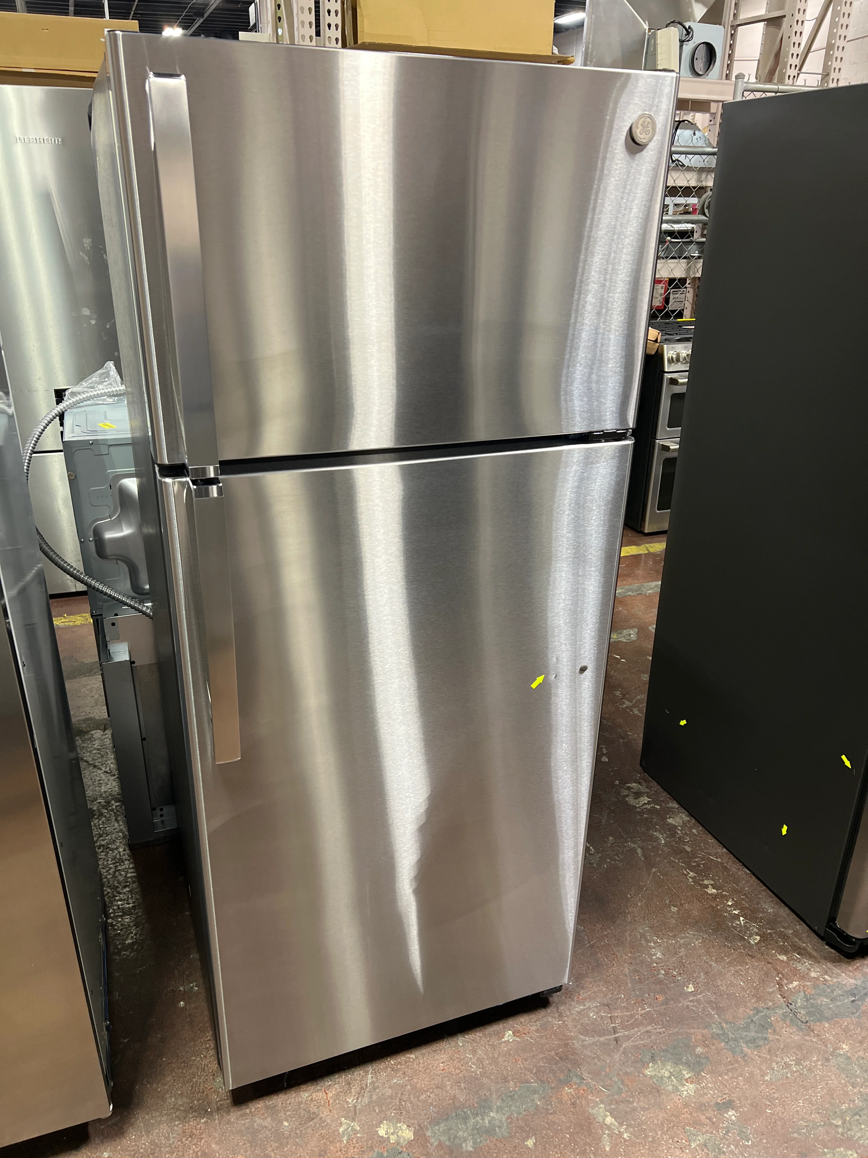 GE® 17.5 Cu. Ft. Top-Freezer Refrigerator - Image 6