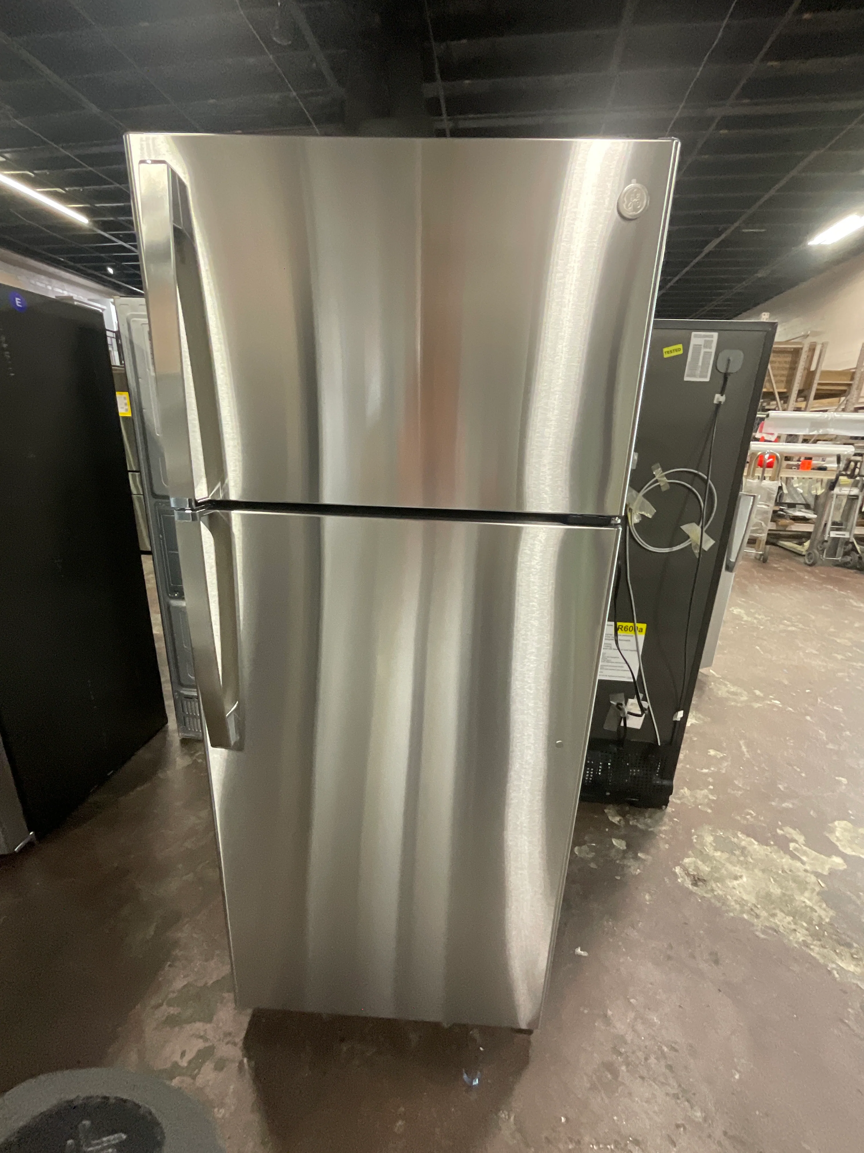 GE® 17.5 Cu. Ft. Top-Freezer Refrigerator - Image 7