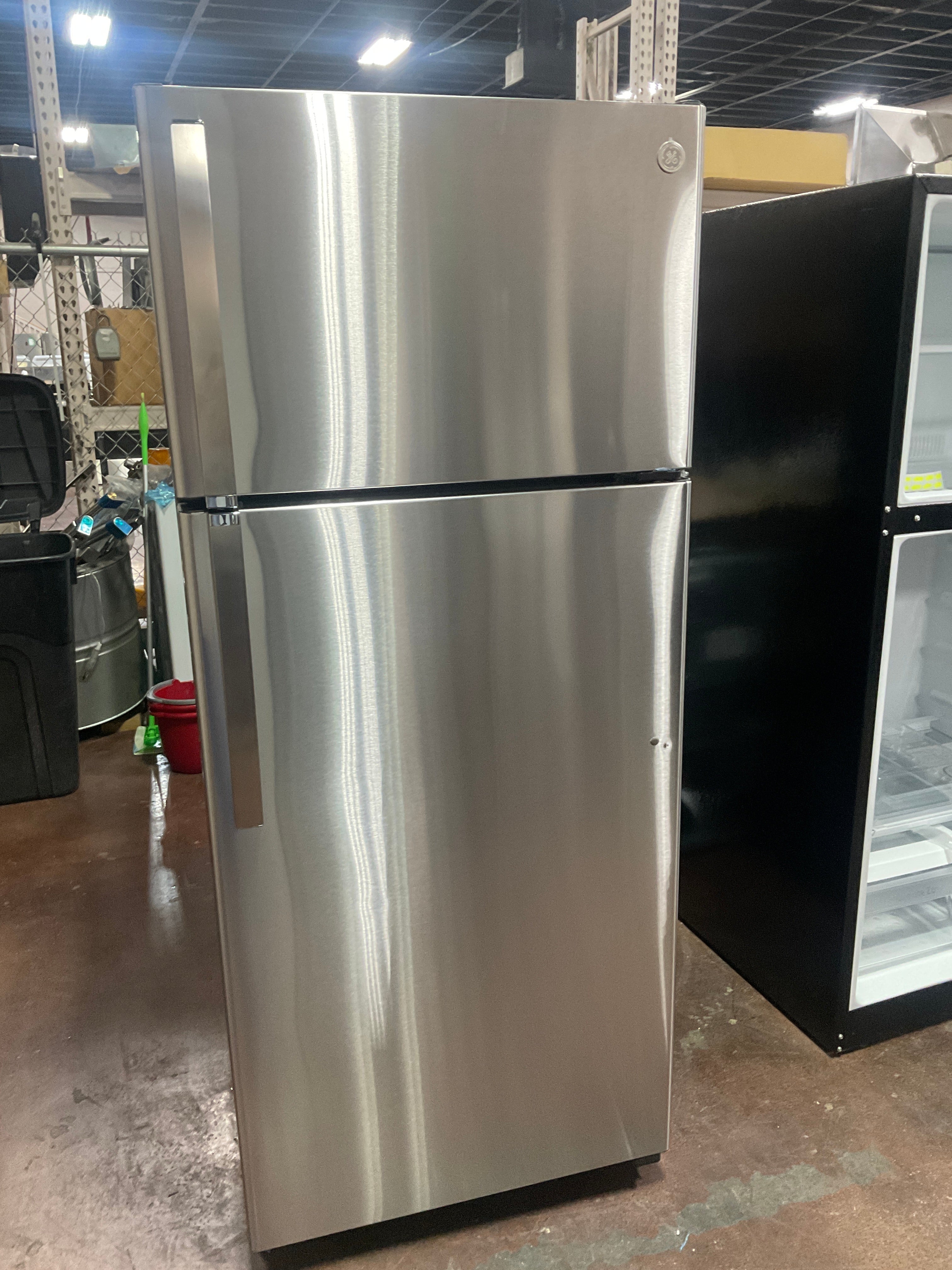 GE® 17.5 Cu. Ft. Top-Freezer Refrigerator - Image 8