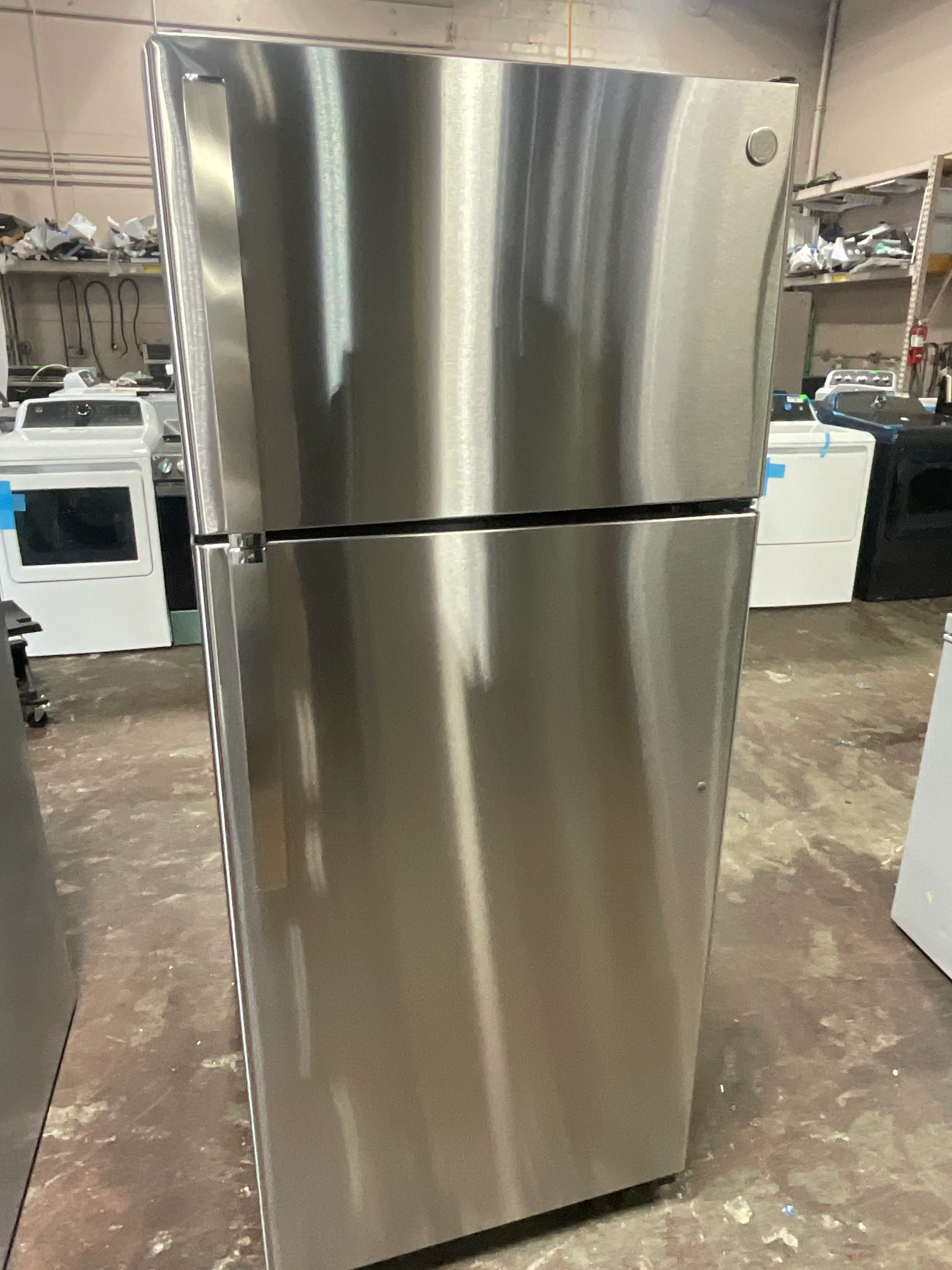 GE® 17.5 Cu. Ft. Top-Freezer Refrigerator - Image 9
