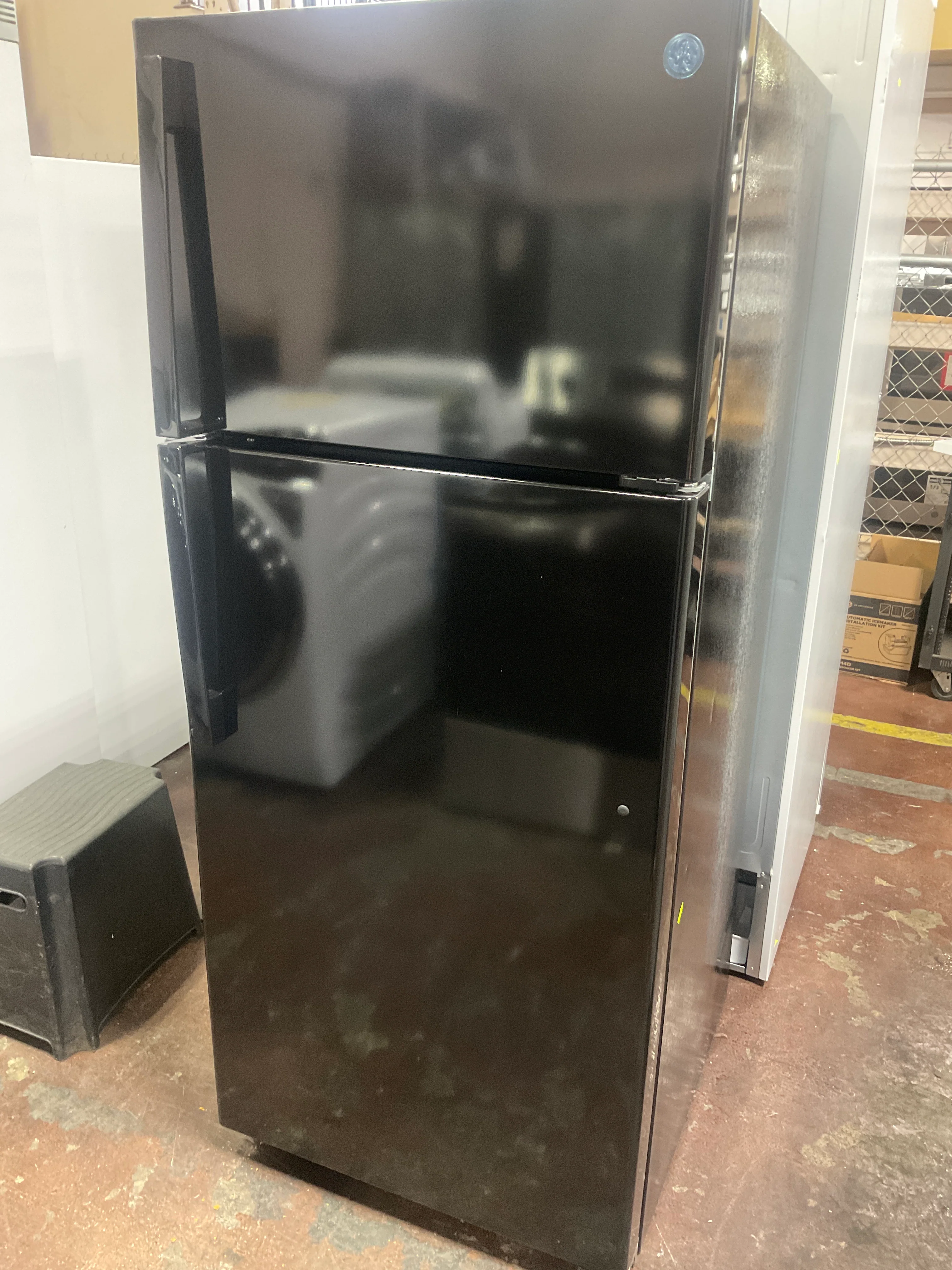 GE® 17.5 Cu. Ft. Top-Freezer Refrigerator - Image 8