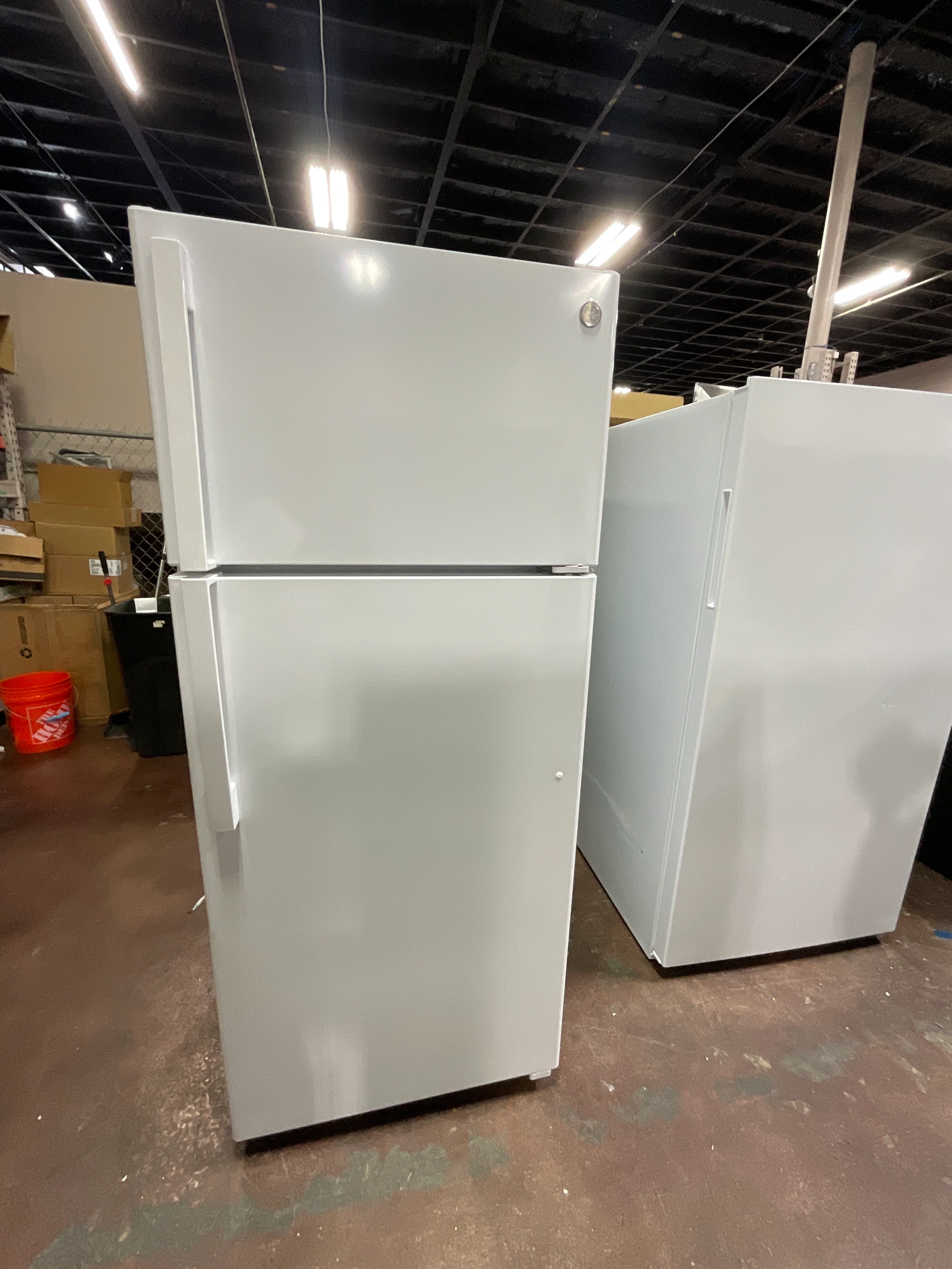 GE GE® 17.5 Cu. Ft. Top-Freezer Refrigerator - Image 10