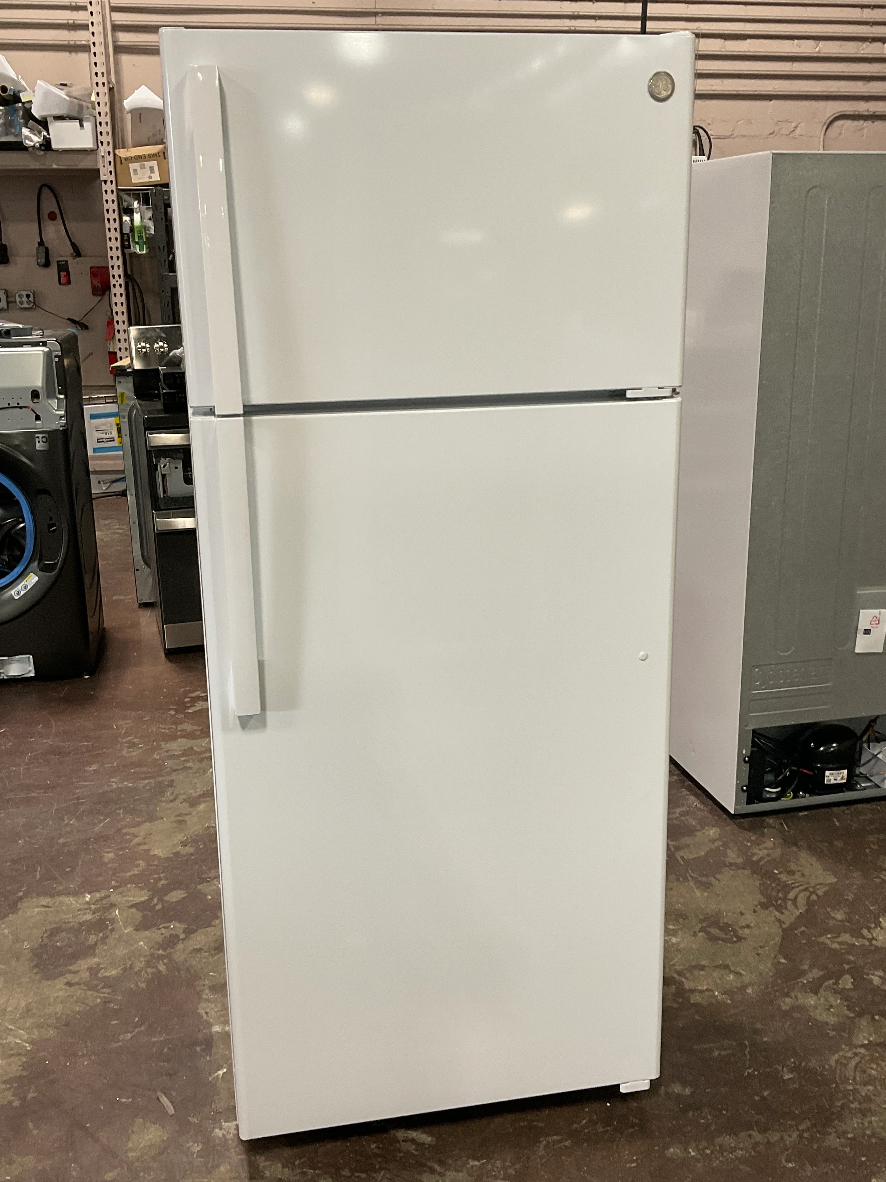 GE GE® 17.5 Cu. Ft. Top-Freezer Refrigerator - Image 7