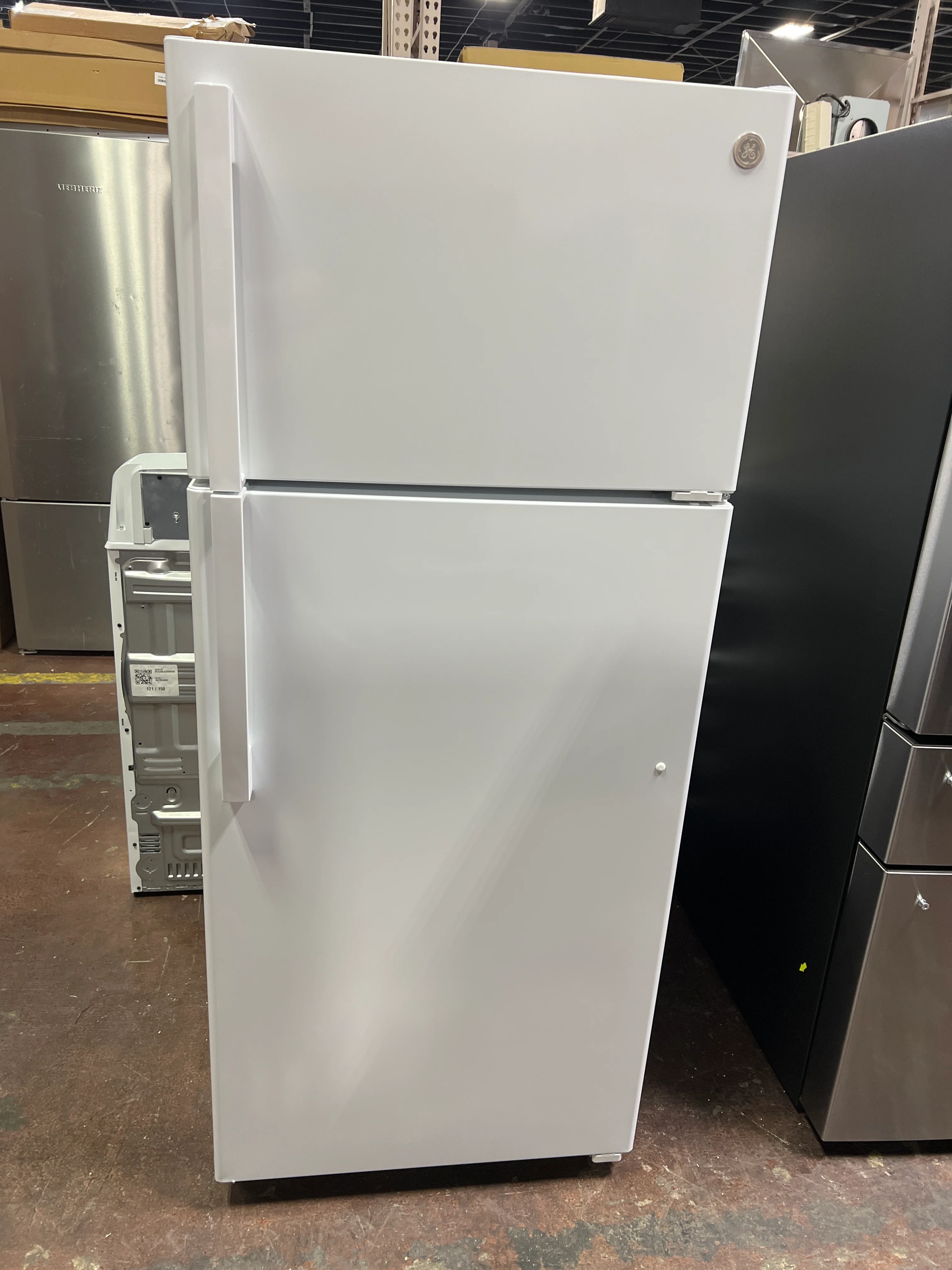 GE GE® 17.5 Cu. Ft. Top-Freezer Refrigerator - Image 8