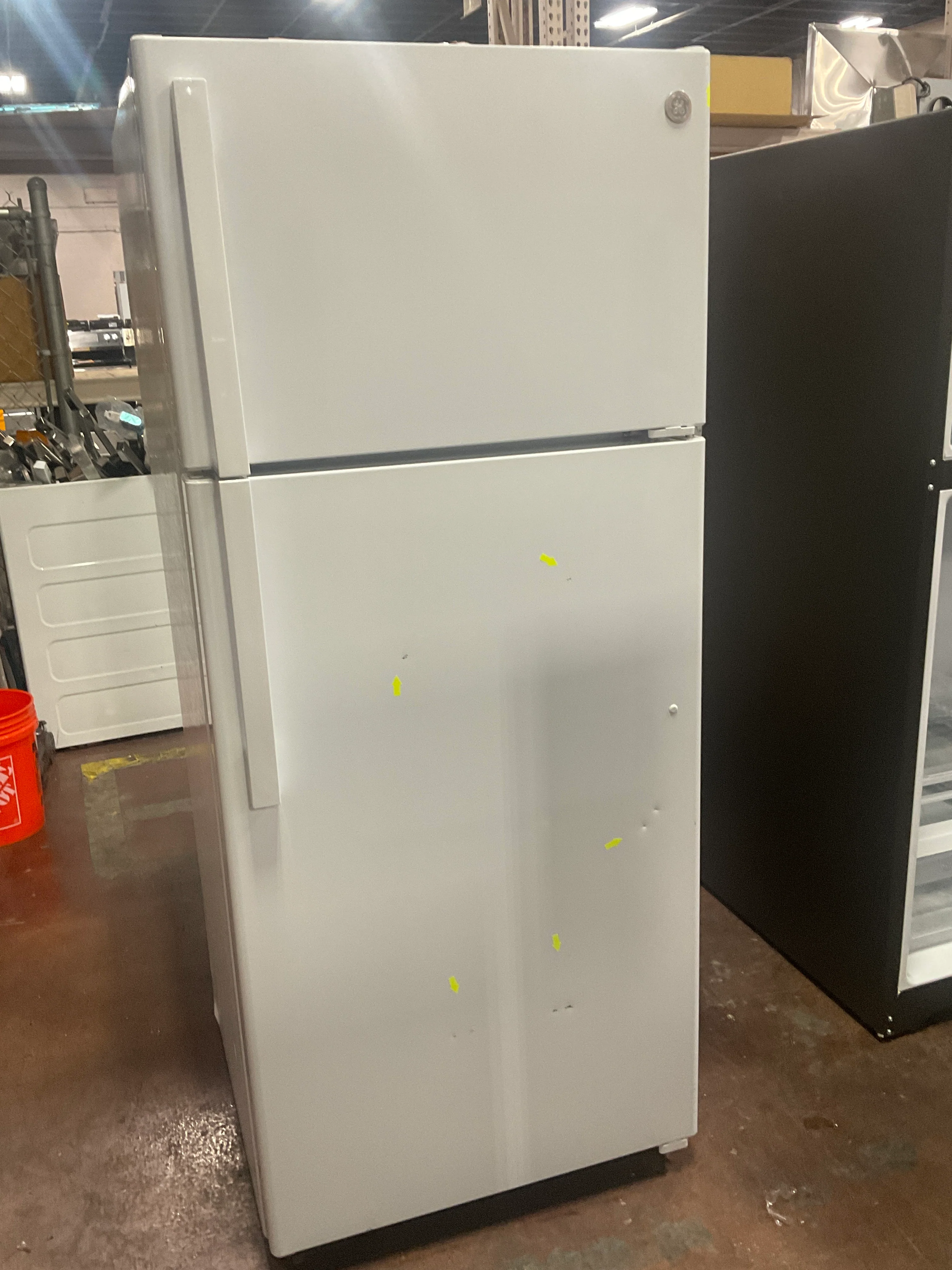 GE GE® 17.5 Cu. Ft. Top-Freezer Refrigerator - Image 9