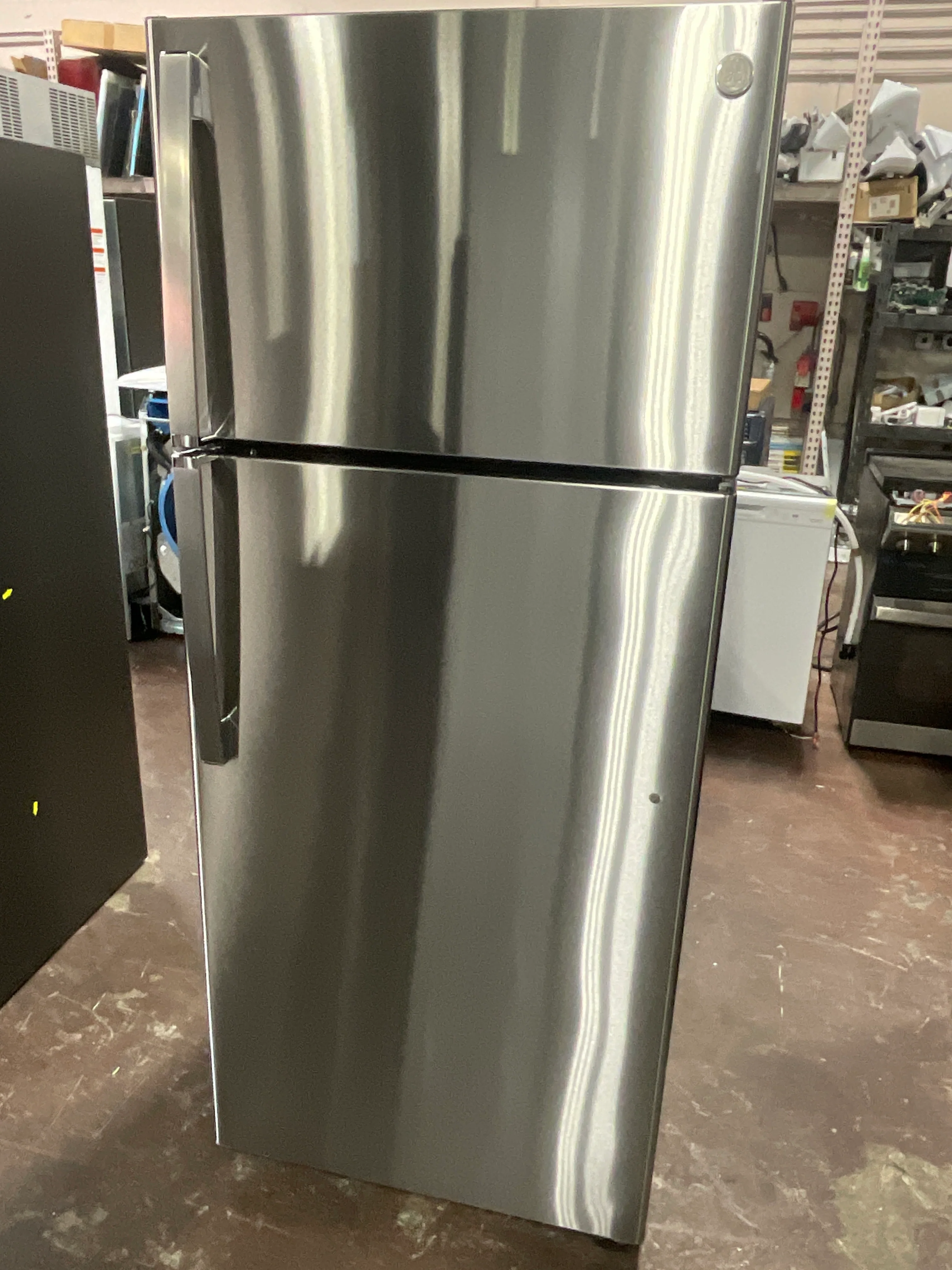GE® 17.5 Cu. Ft. Top-Freezer Refrigerator - Image 11