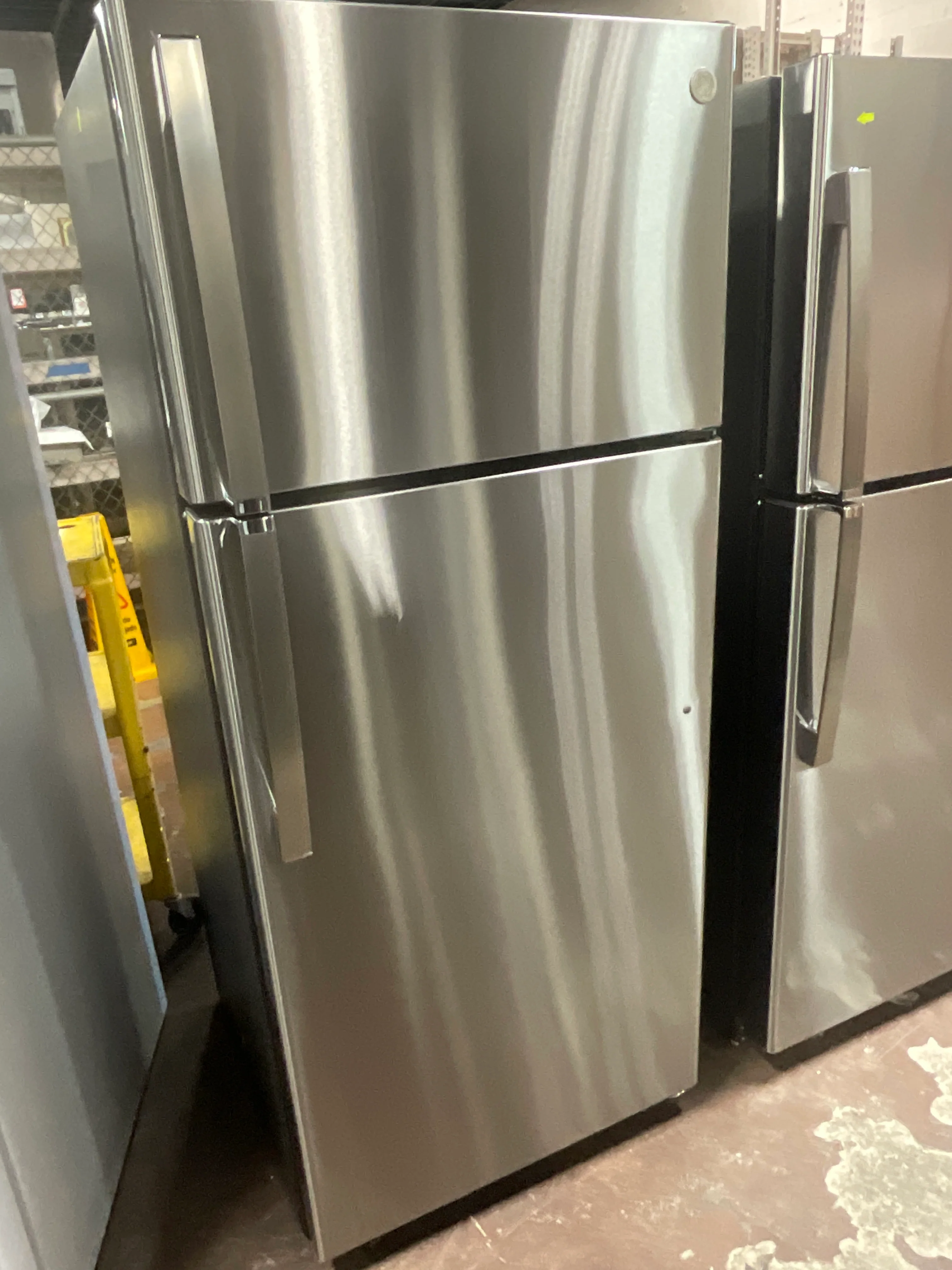 GE® 17.5 Cu. Ft. Top-Freezer Refrigerator - Image 12