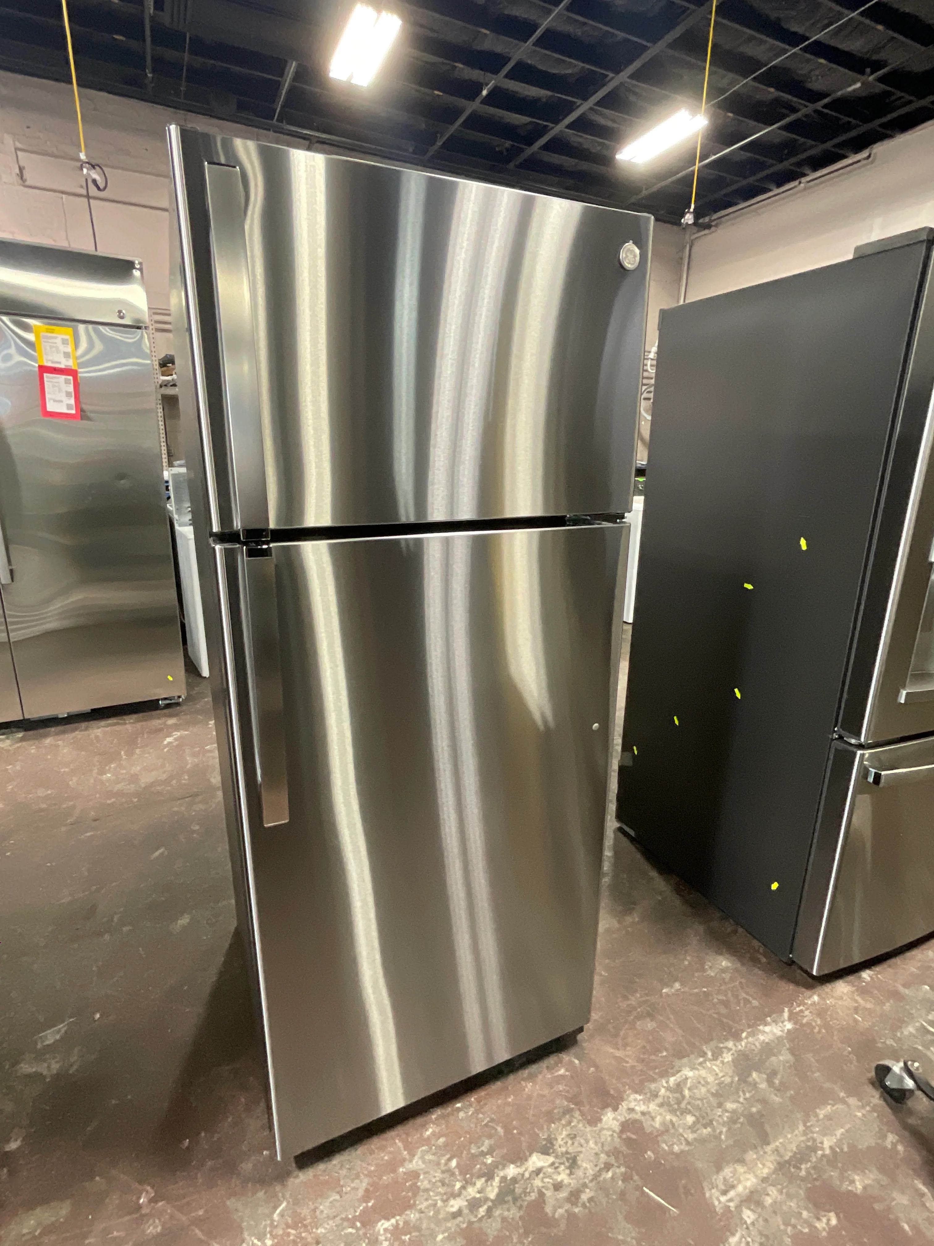 GE® 17.5 Cu. Ft. Top-Freezer Refrigerator - Image 13