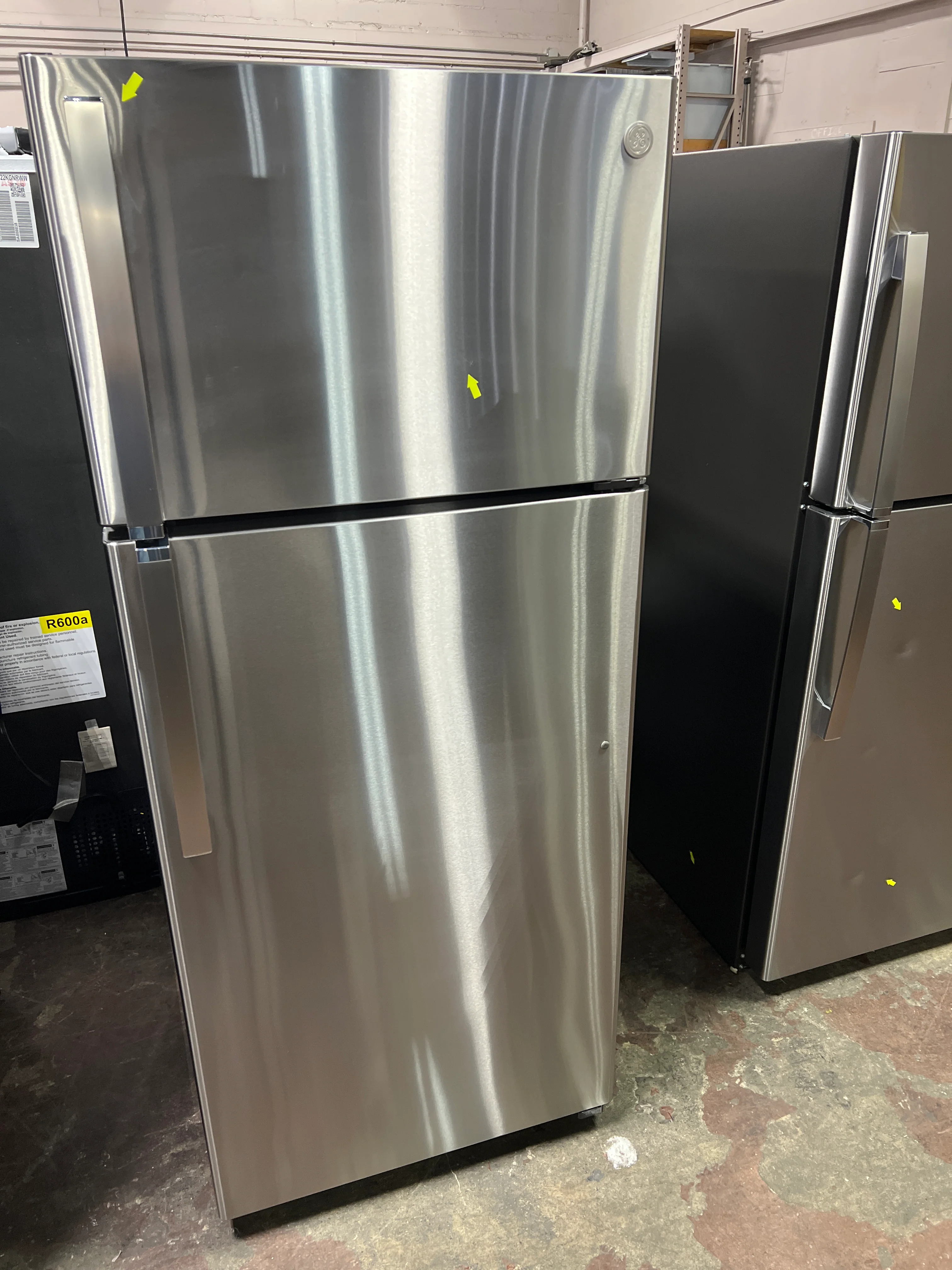 GE® 17.5 Cu. Ft. Top-Freezer Refrigerator - Image 17