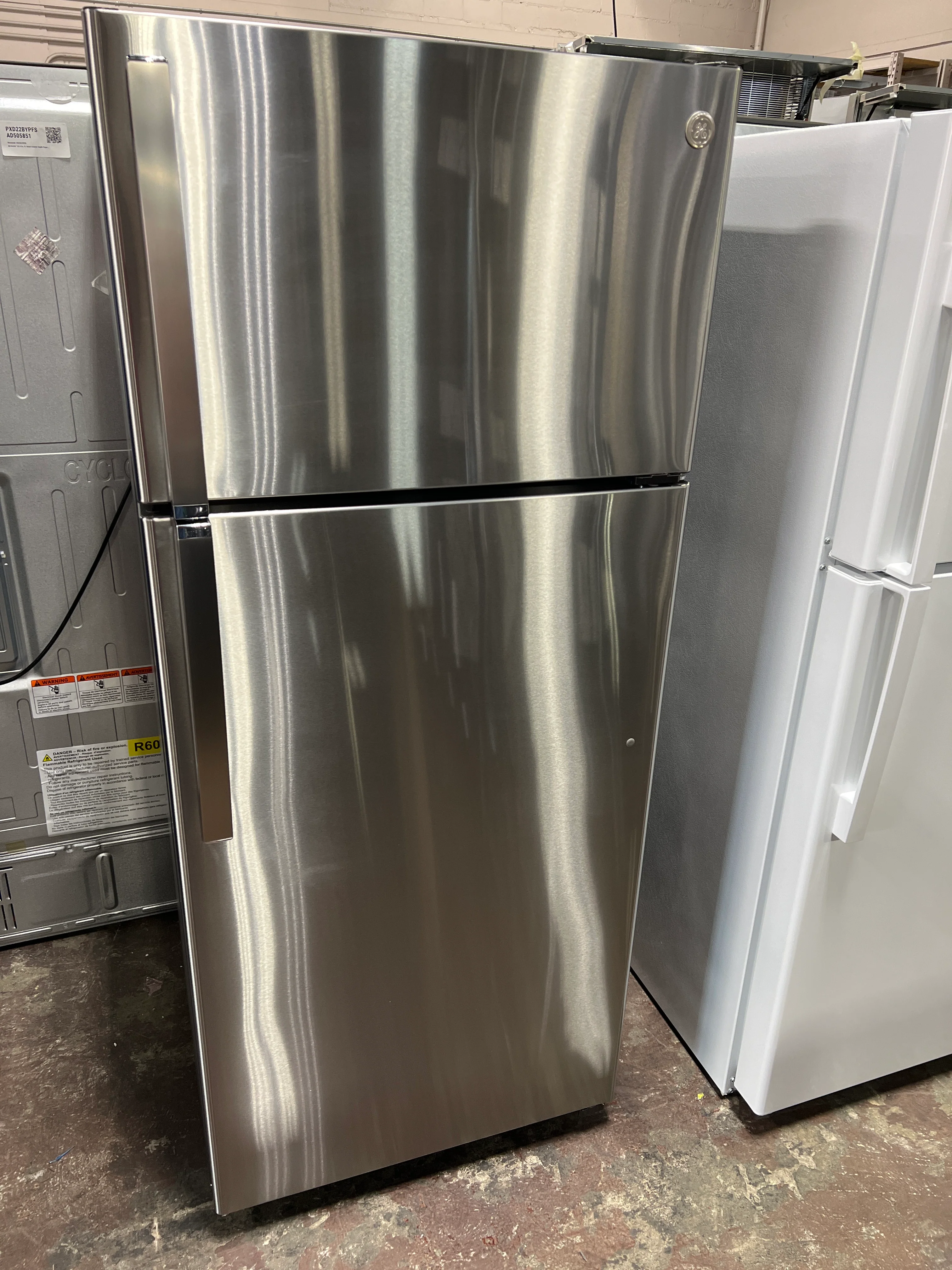 GE® 17.5 Cu. Ft. Top-Freezer Refrigerator - Image 9