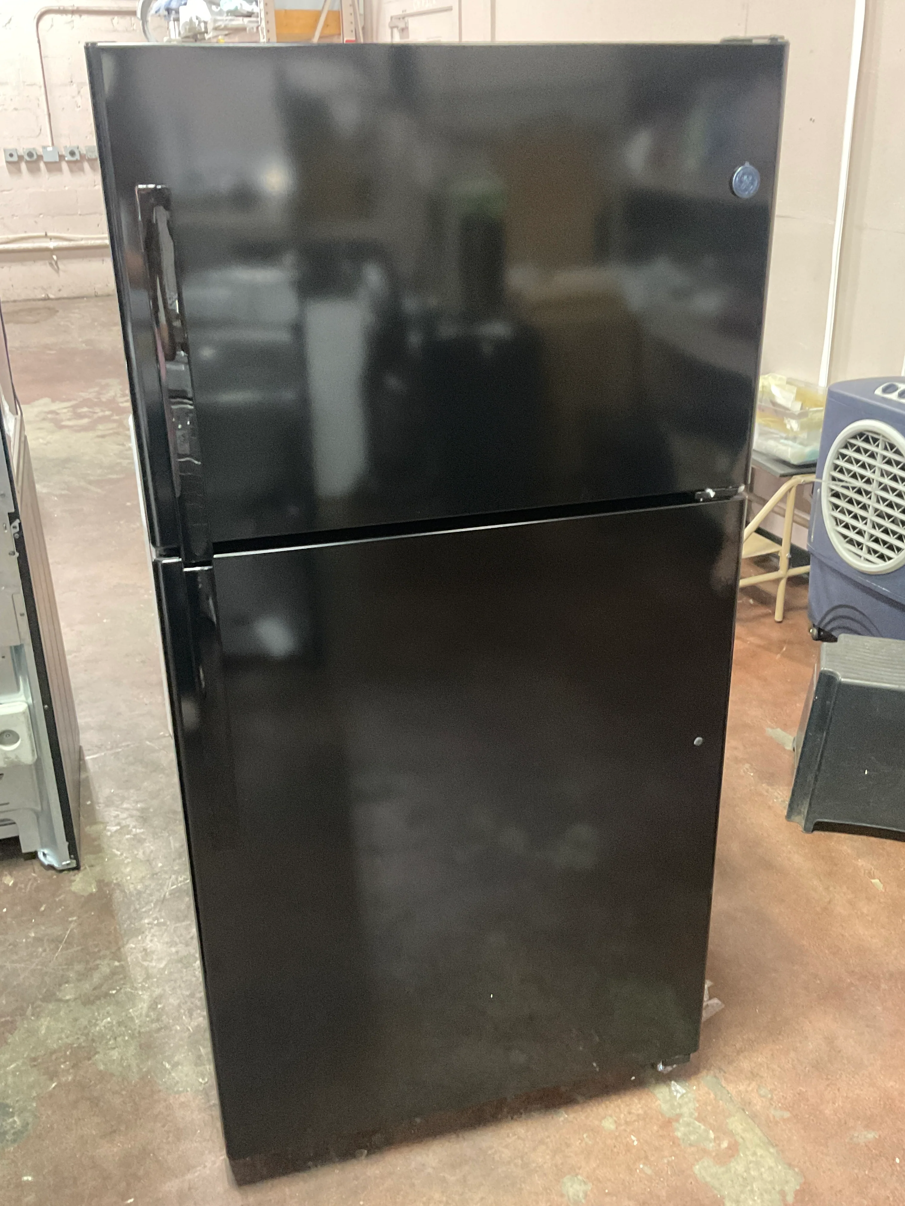 GE® 21.9 Cu. Ft. Garage Ready Top-Freezer Refrigerator - Image 16