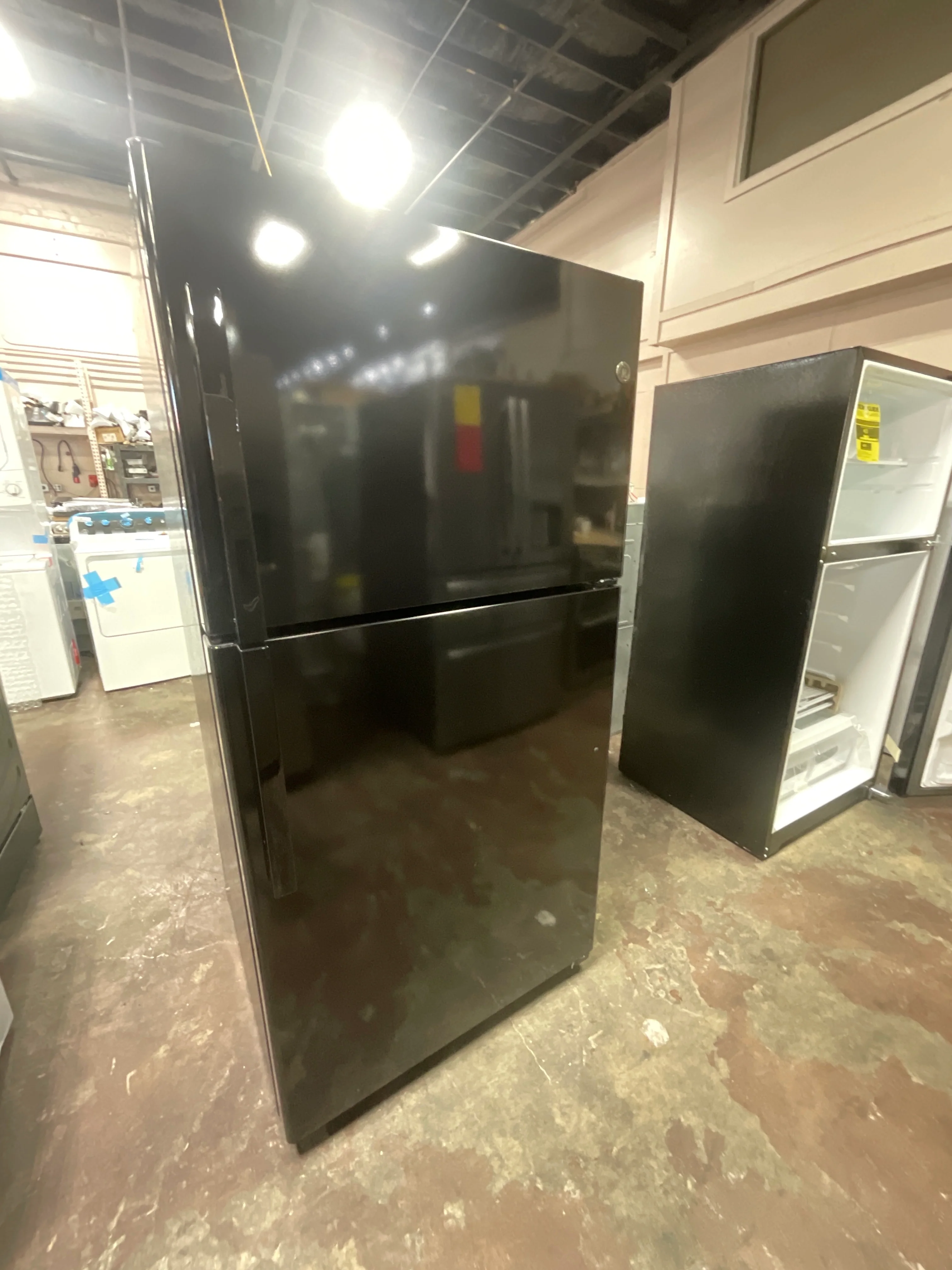 GE® 21.9 Cu. Ft. Garage Ready Top-Freezer Refrigerator - Image 17