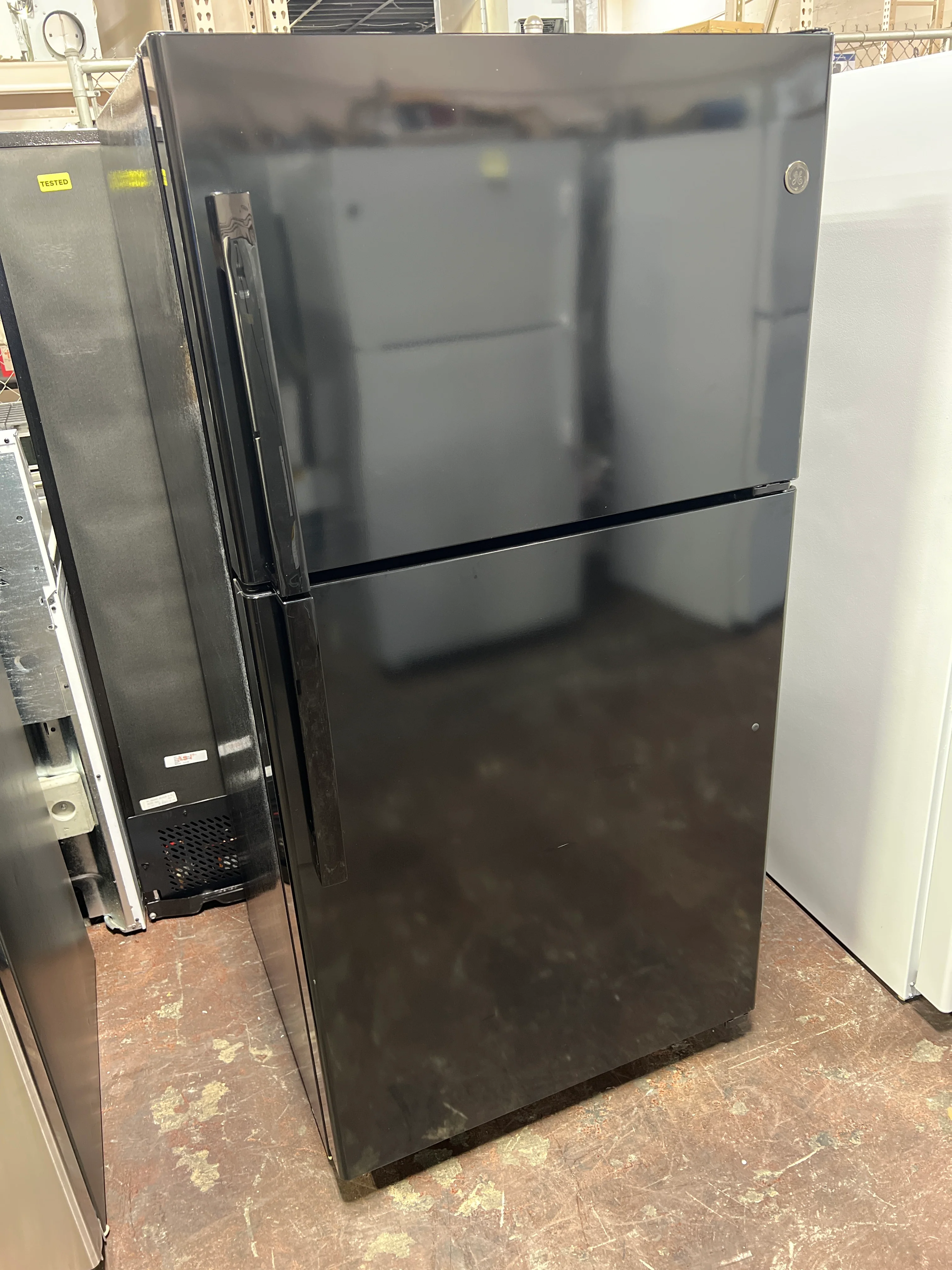 GE® 21.9 Cu. Ft. Garage Ready Top-Freezer Refrigerator - Image 25