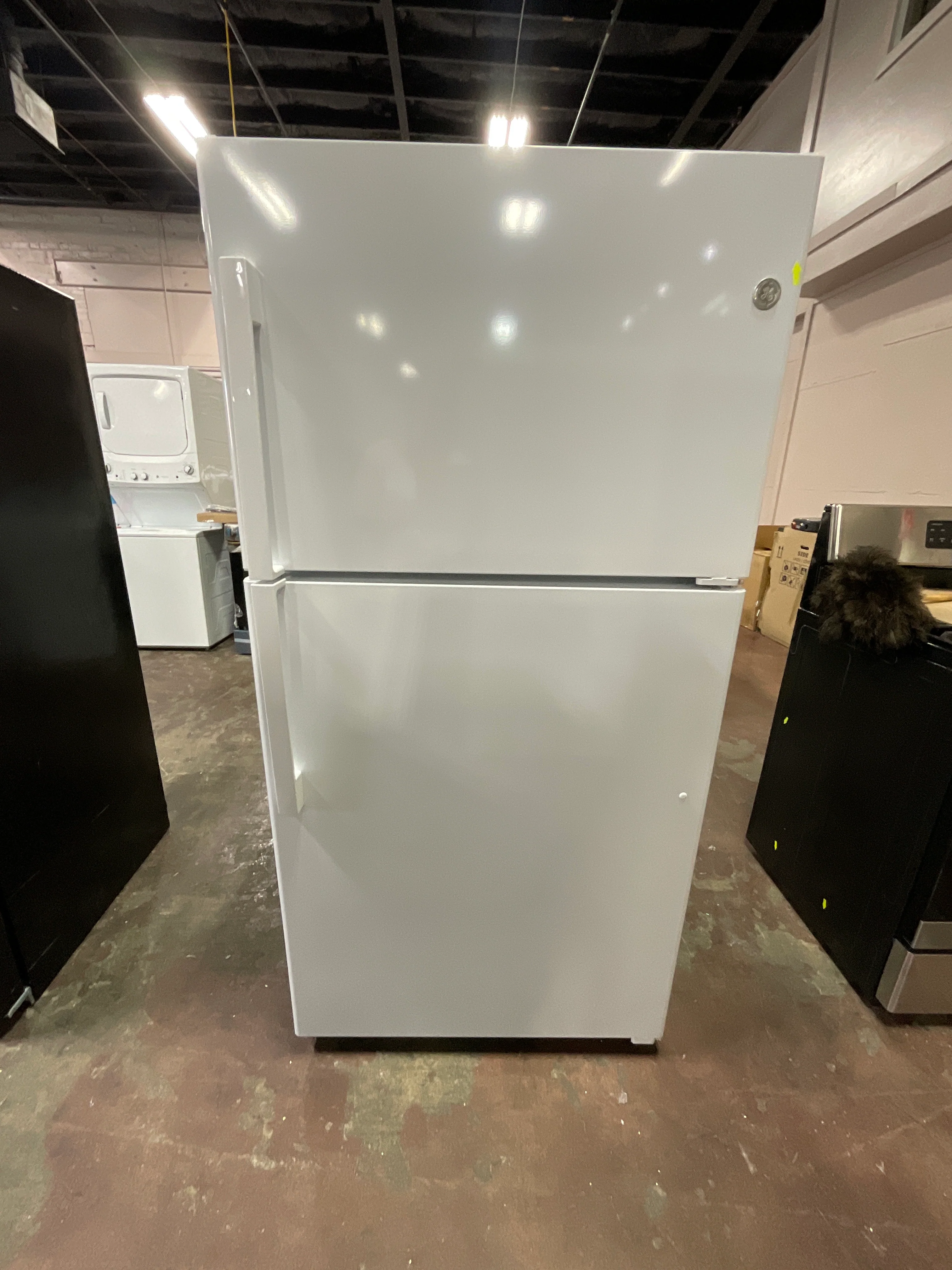 GE® 21.9 Cu. Ft. Garage Ready Top-Freezer Refrigerator - Image 10