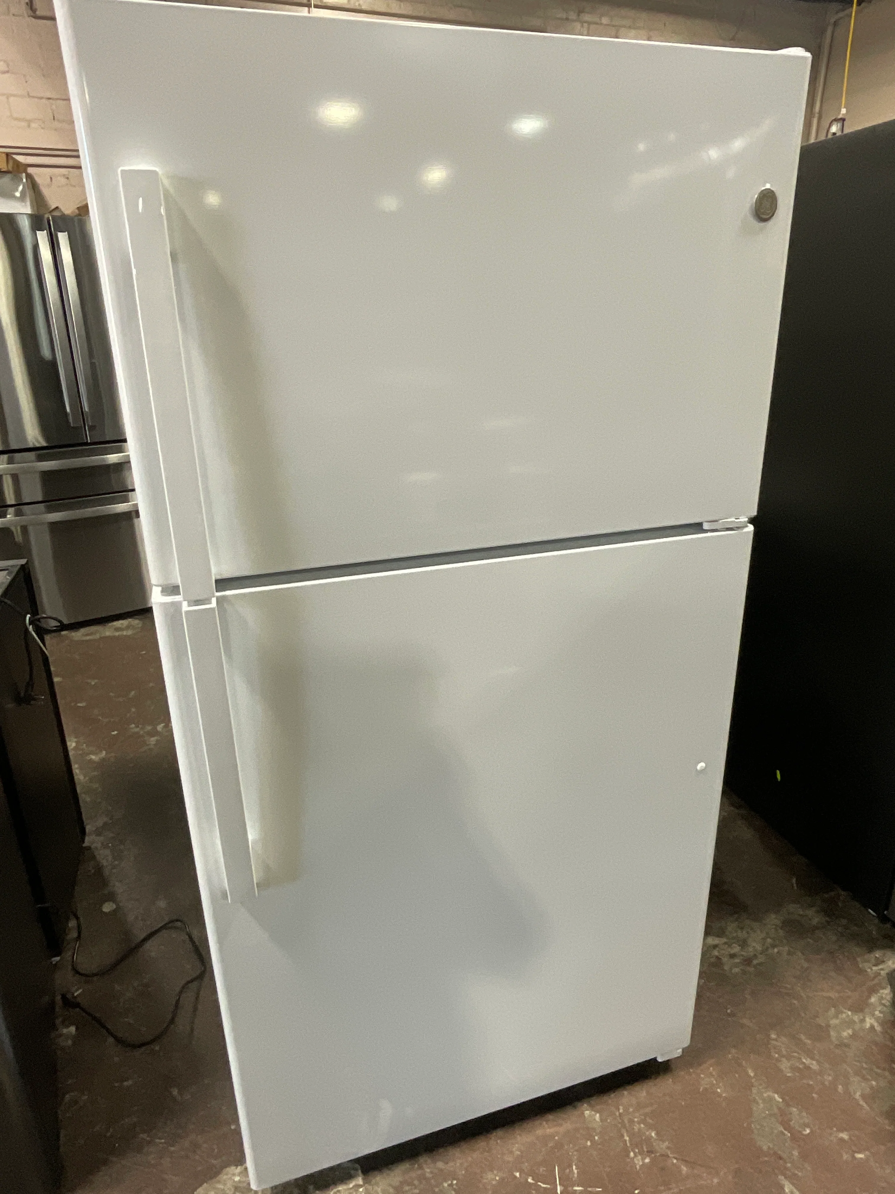 GE® 21.9 Cu. Ft. Garage Ready Top-Freezer Refrigerator - Image 24