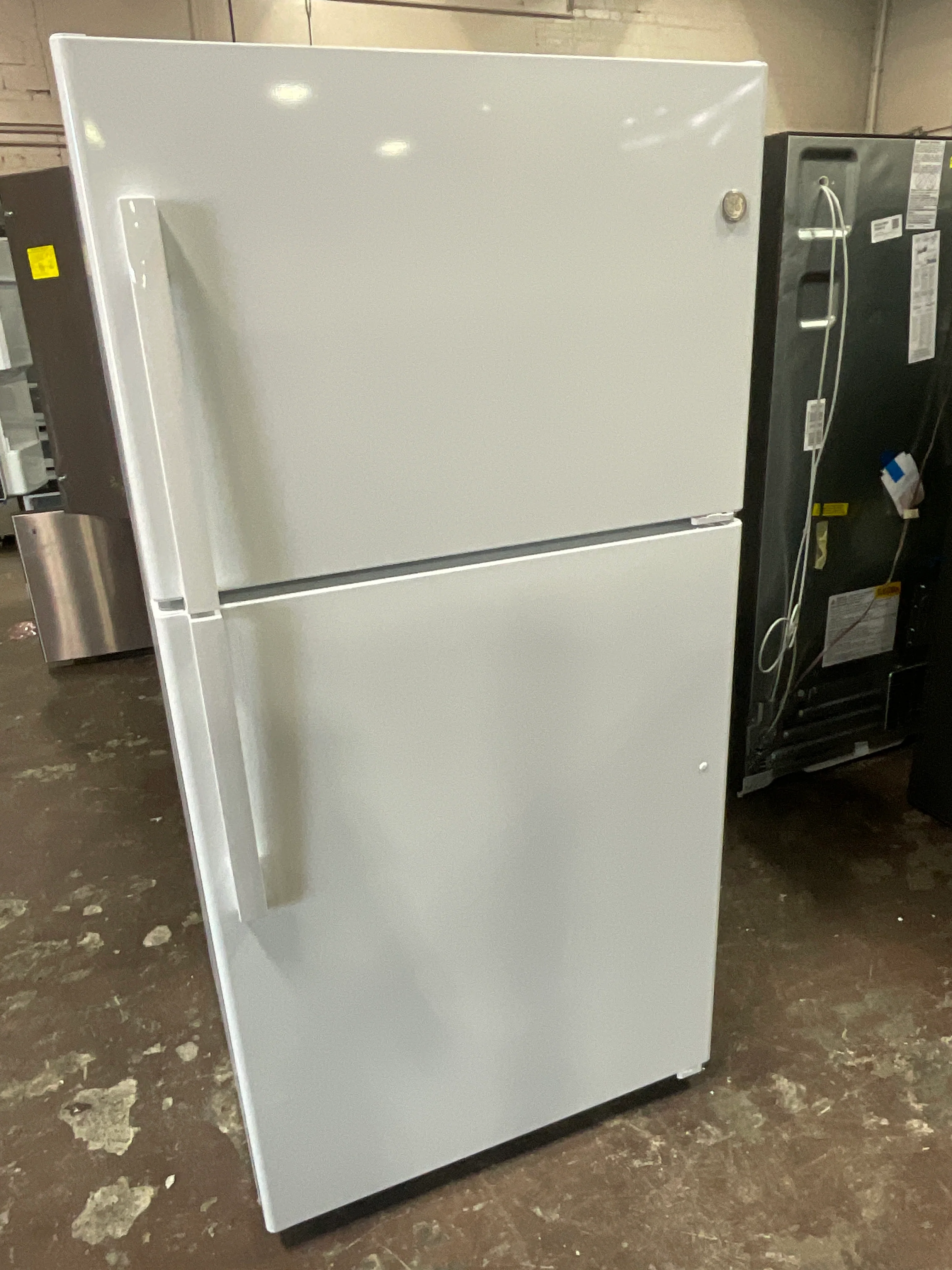 GE® 21.9 Cu. Ft. Garage Ready Top-Freezer Refrigerator - Image 31