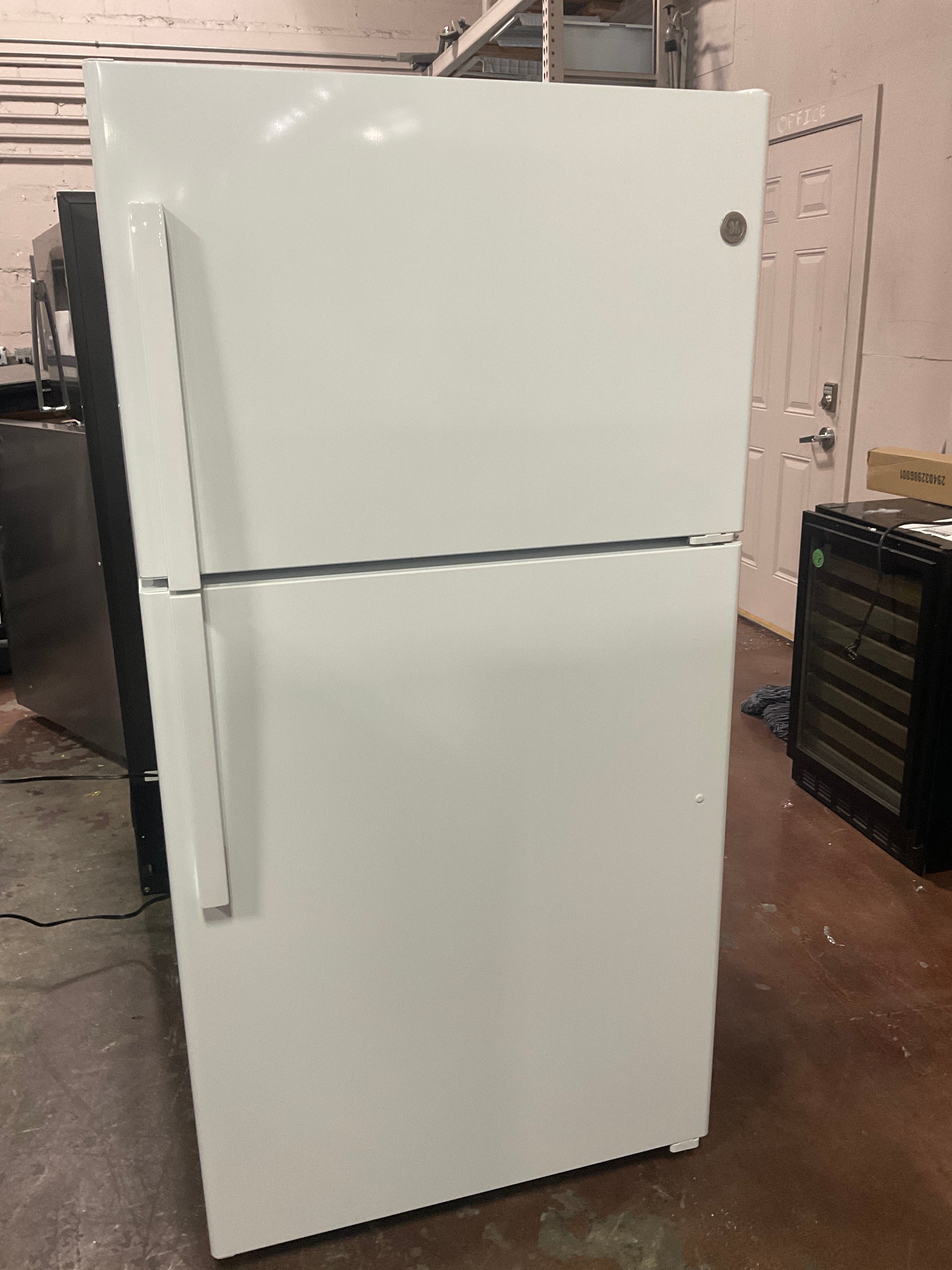 GE® 21.9 Cu. Ft. Garage Ready Top-Freezer Refrigerator - Image 33