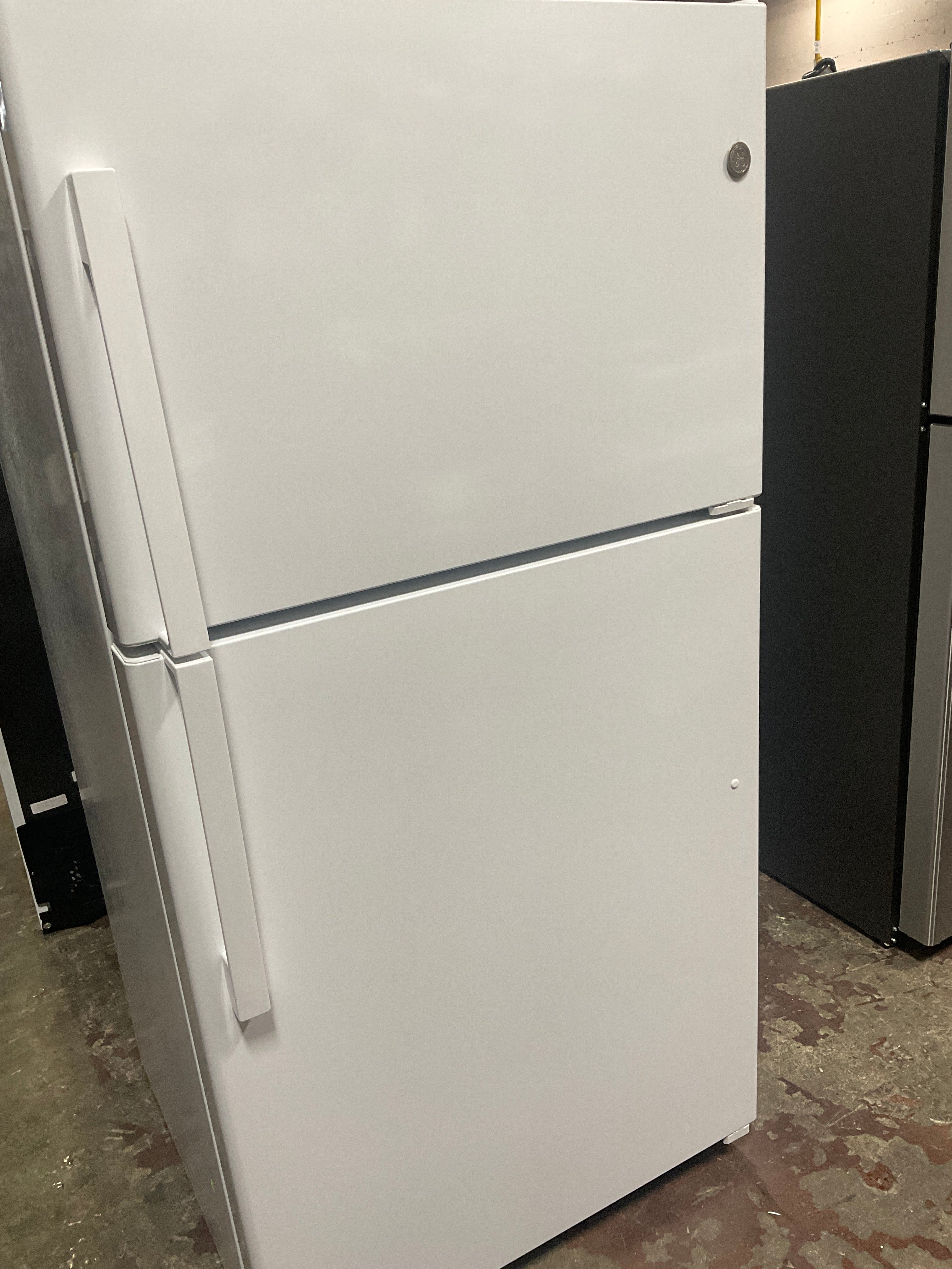 GE® 21.9 Cu. Ft. Garage Ready Top-Freezer Refrigerator - Image 37