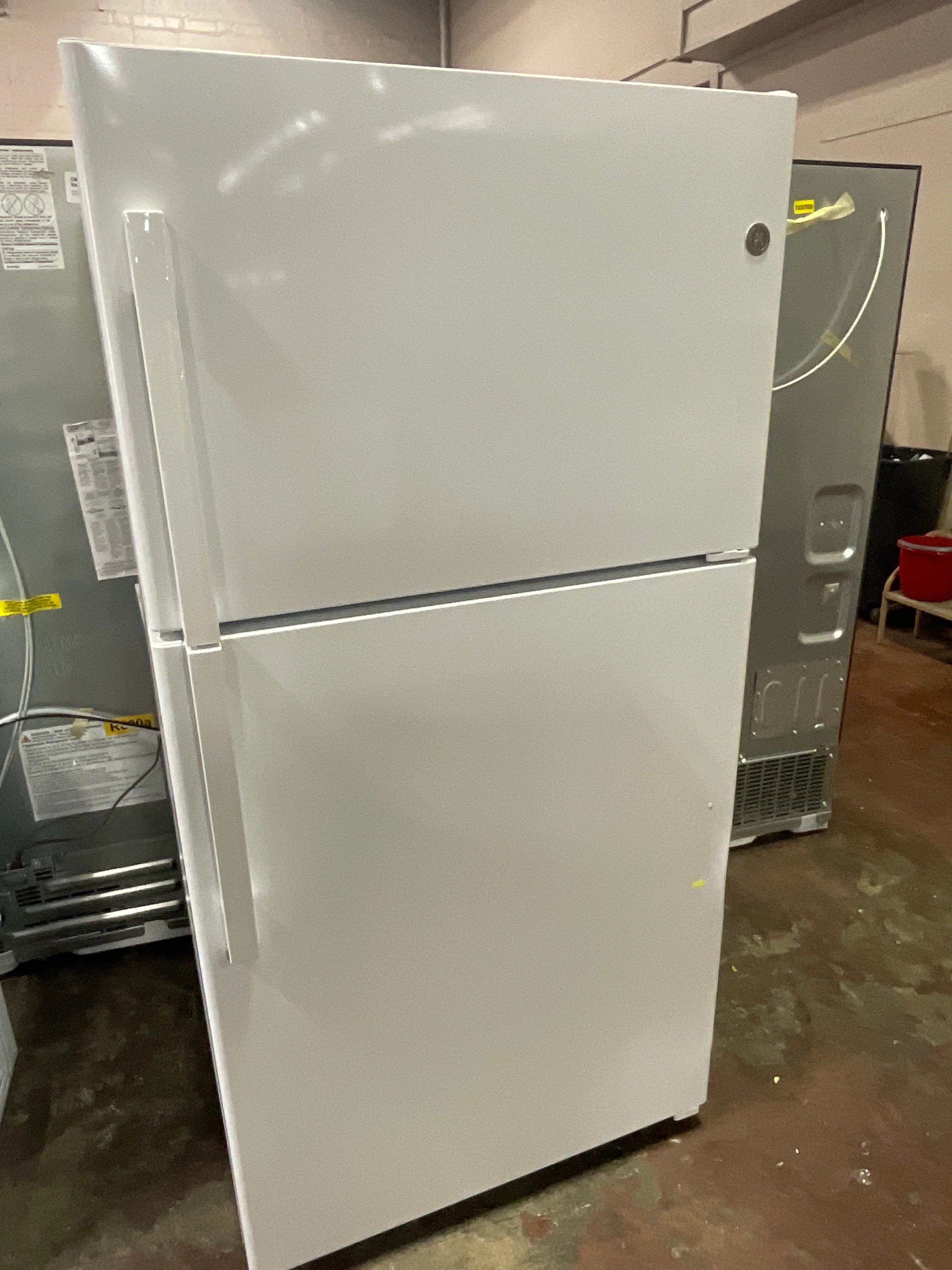 GE® 21.9 Cu. Ft. Garage Ready Top-Freezer Refrigerator - Image 8